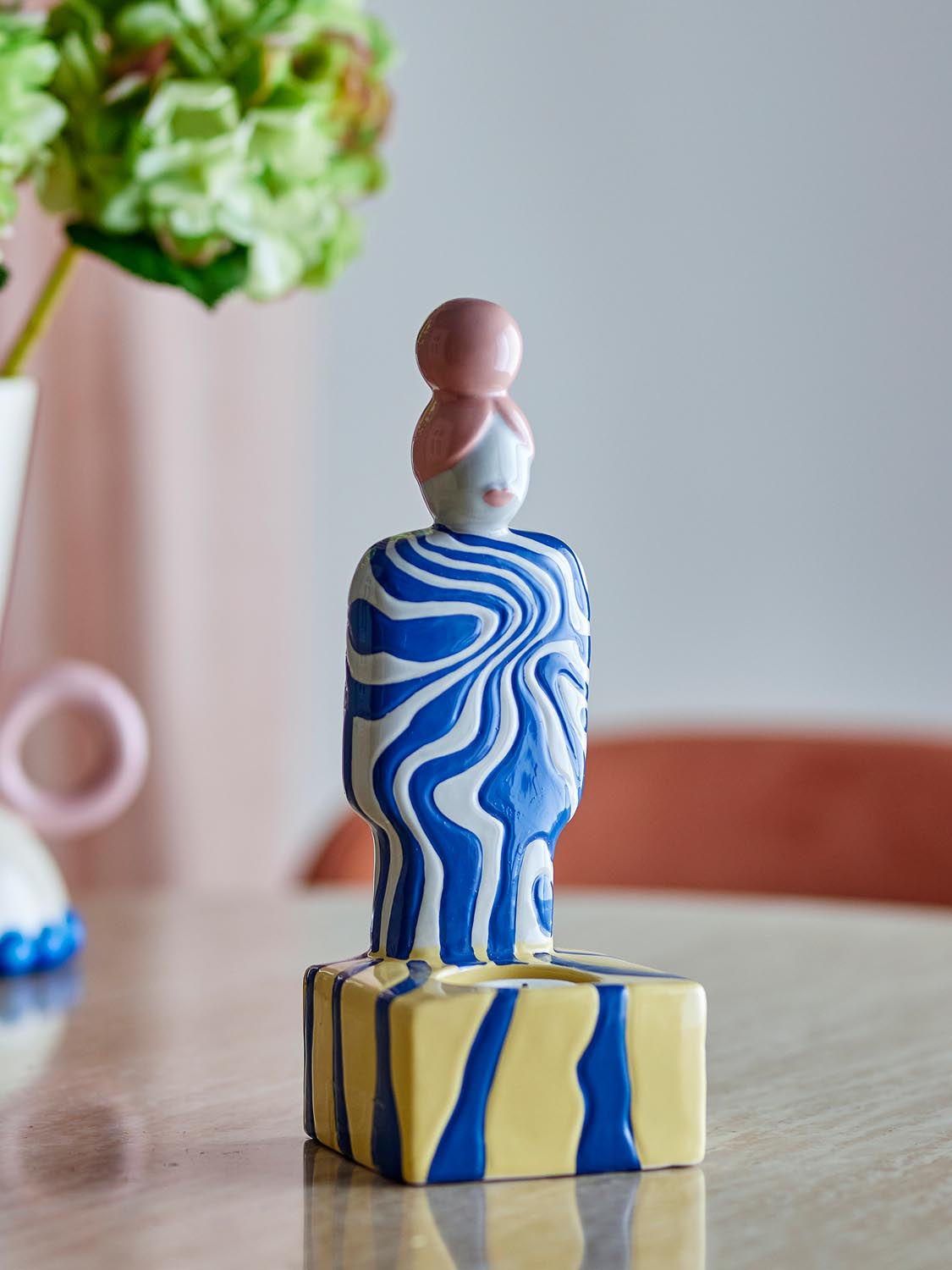 Priya Teelichthalter, Bunt, Steingut in Multi präsentiert im Onlineshop von KAQTU Design AG. Kerzenständer ist von Bloomingville