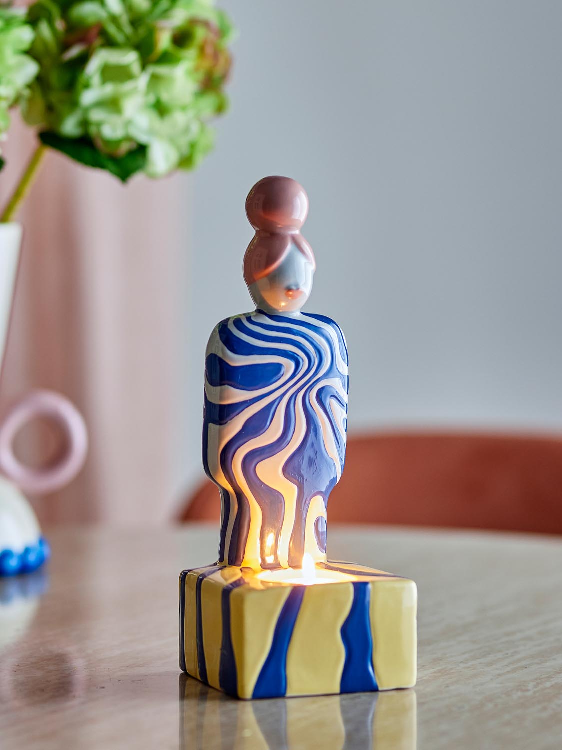 Priya Teelichthalter, Bunt, Steingut in Multi präsentiert im Onlineshop von KAQTU Design AG. Kerzenständer ist von Bloomingville