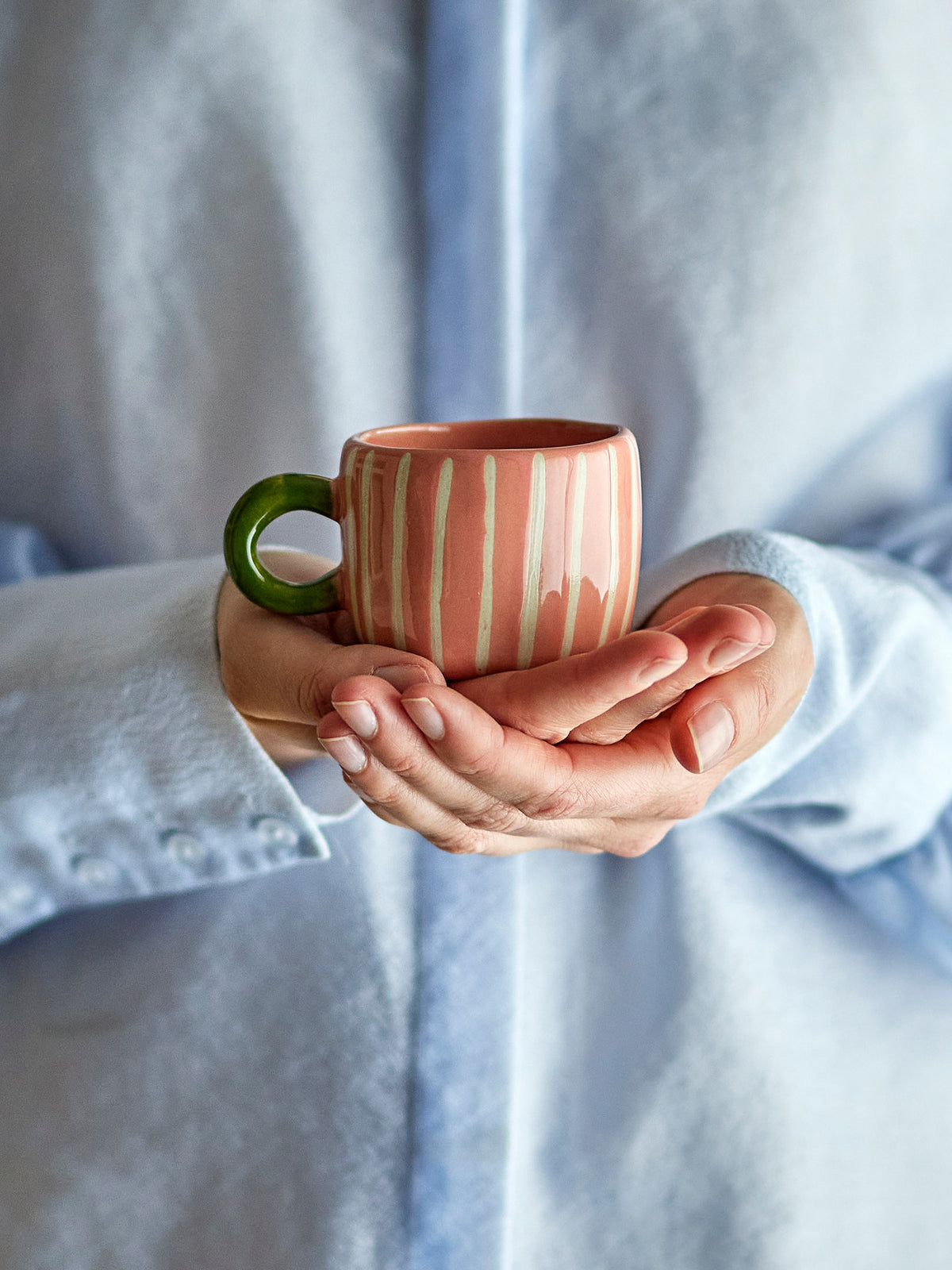Nini Tasse, Rose, Steingut in Rose präsentiert im Onlineshop von KAQTU Design AG. Tasse ist von Bloomingville