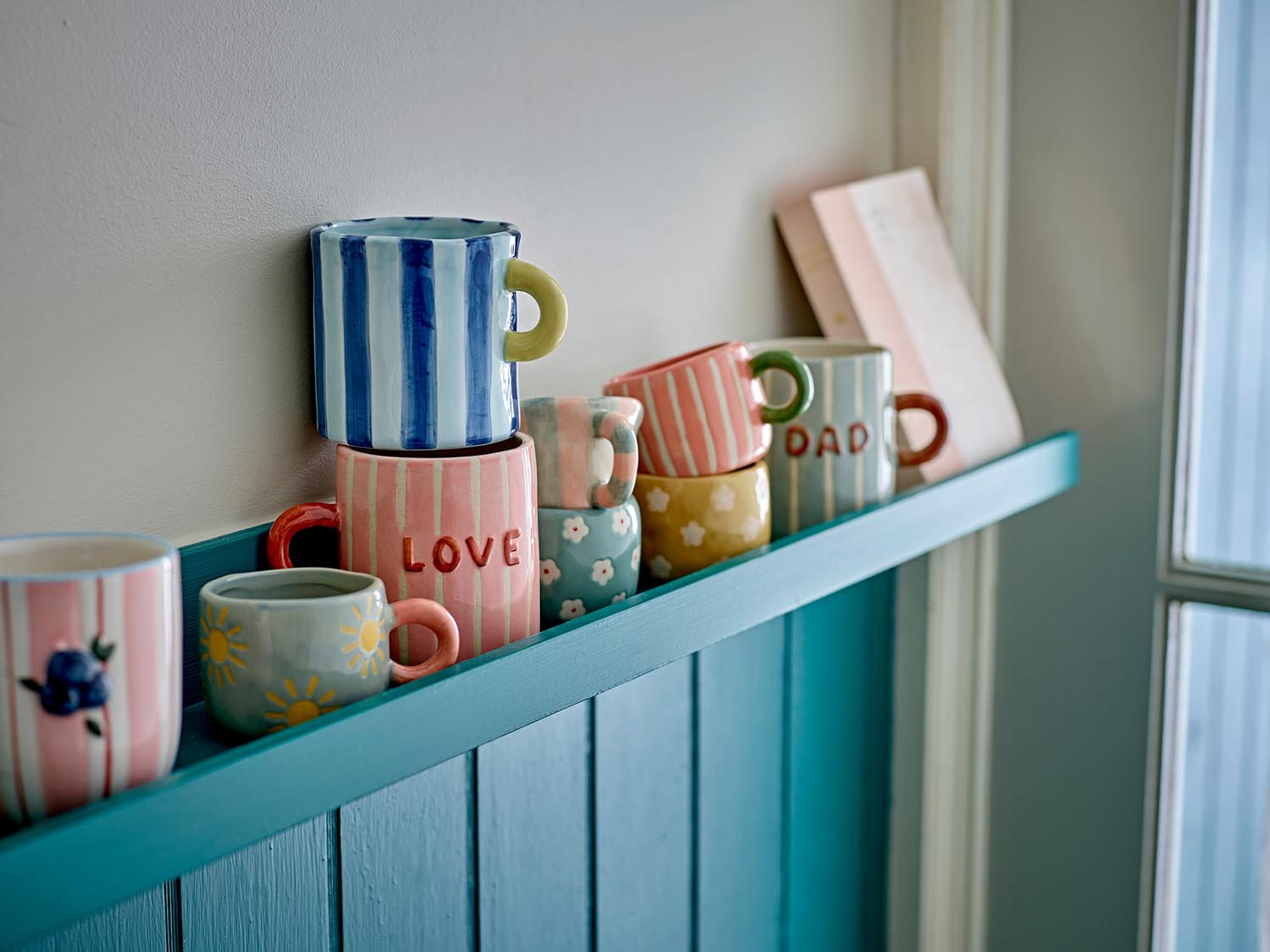 Nini Tasse, Braun, Steingut in Brown präsentiert im Onlineshop von KAQTU Design AG. Tasse ist von Bloomingville