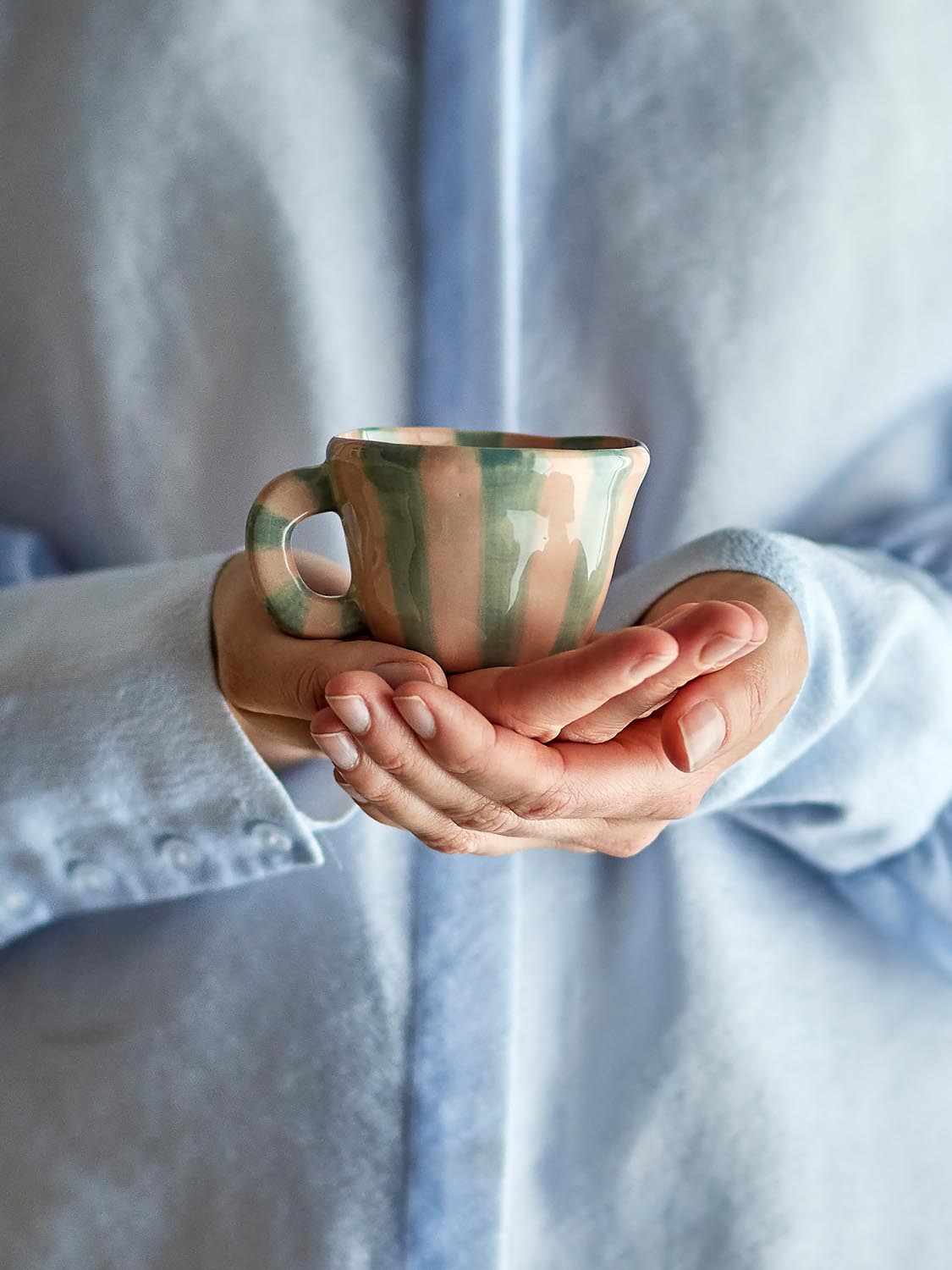 Nini Tasse, Bunt, Steingut in Multi präsentiert im Onlineshop von KAQTU Design AG. Tasse ist von Bloomingville