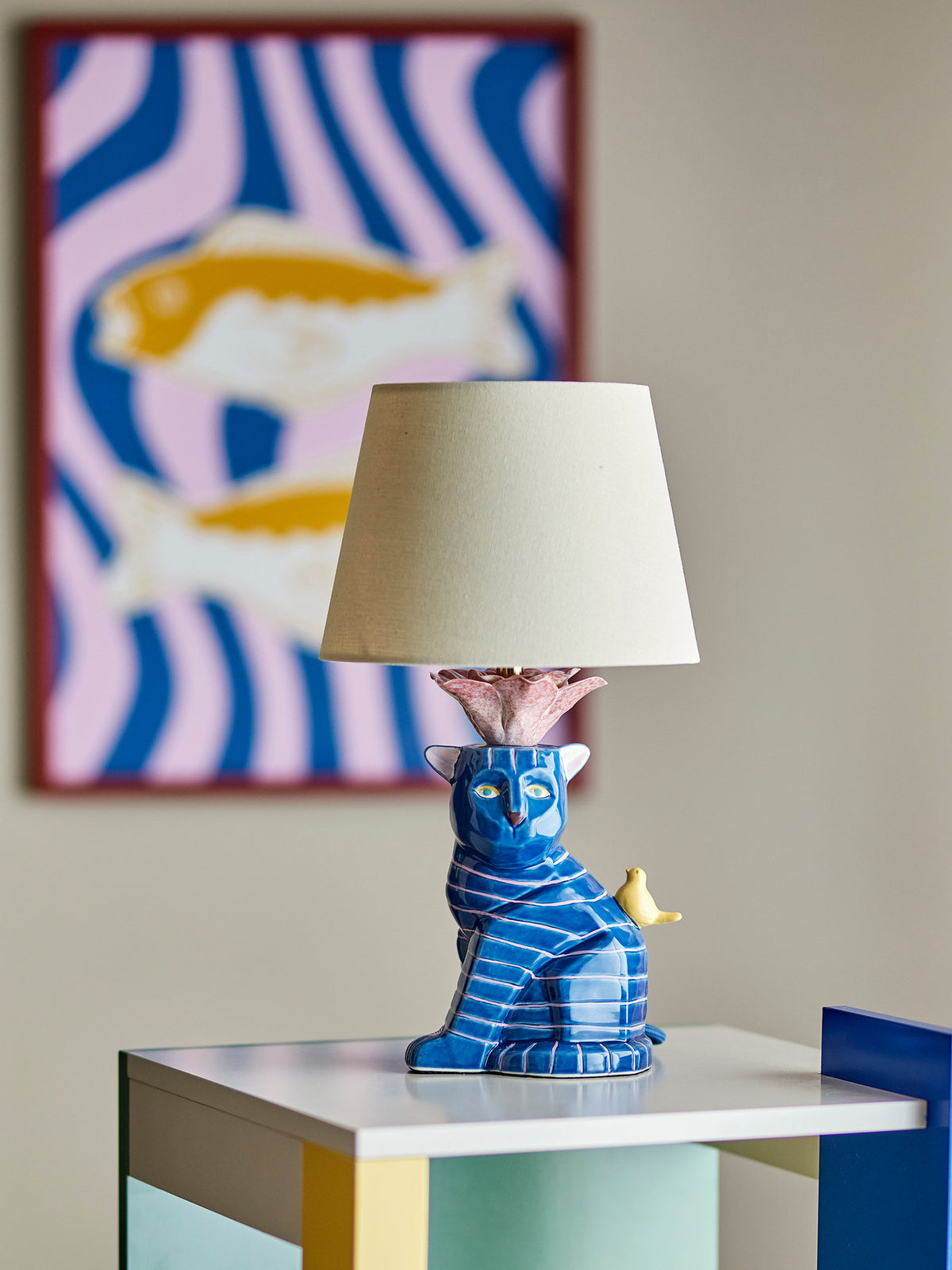 Eri Tischlampe, Blau, Steingut in Blue präsentiert im Onlineshop von KAQTU Design AG. Tischleuchte ist von Bloomingville