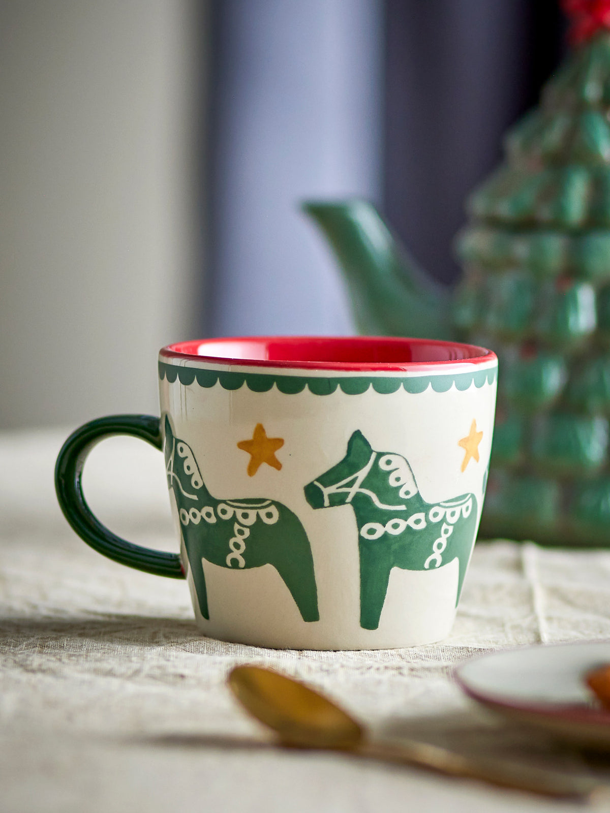 Siffer Becher, Bunt, Steingut in Multi präsentiert im Onlineshop von KAQTU Design AG. Tasse ist von Bloomingville