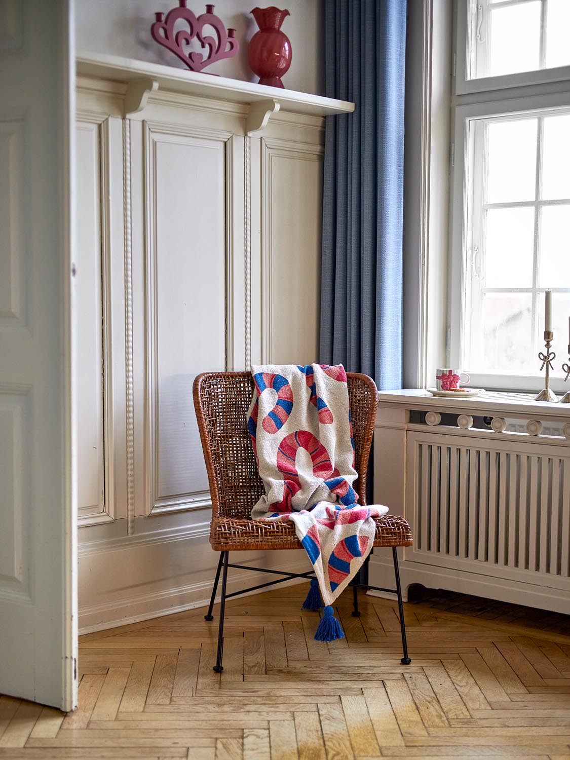 Candice Decke, Bunt, Recycelte Baumwolle in Multi präsentiert im Onlineshop von KAQTU Design AG. Bettüberwurf ist von Bloomingville