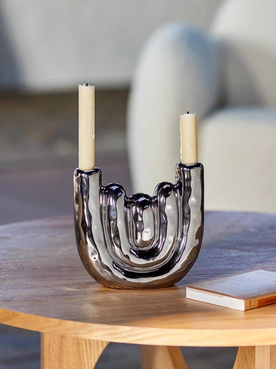Shine Kerzenhalter, Silber, Steingut in Silver präsentiert im Onlineshop von KAQTU Design AG. Kerzenständer ist von Bloomingville
