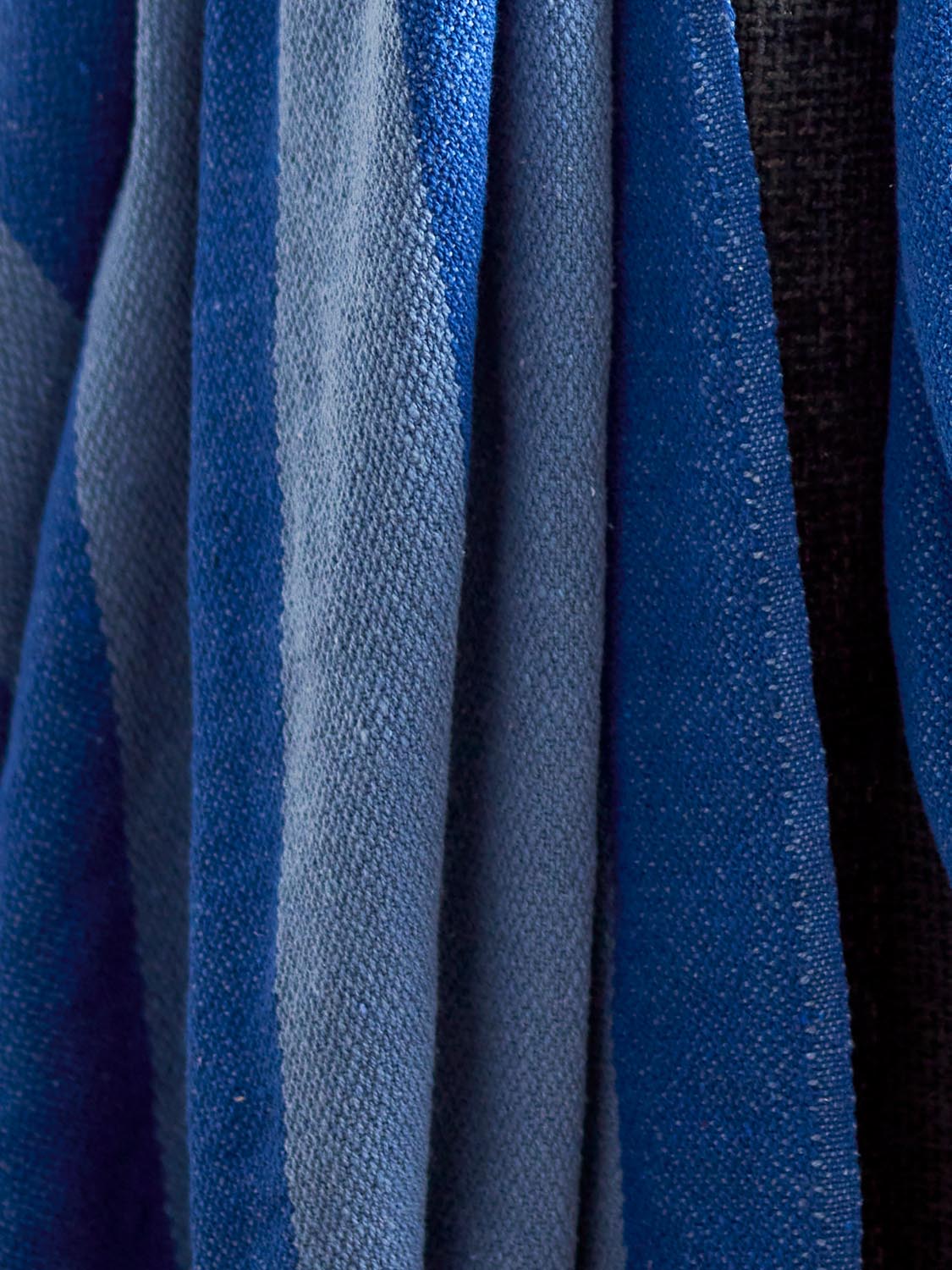 Frello Decke, Blau, Recycelte Baumwolle in Blue präsentiert im Onlineshop von KAQTU Design AG. Bettüberwurf ist von Bloomingville