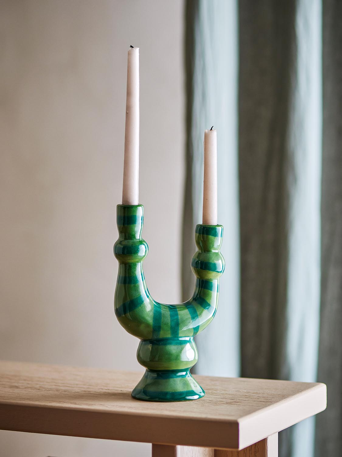 Salandy Kerzenhalter, Grün, Steingut in Green präsentiert im Onlineshop von KAQTU Design AG. Kerzenständer ist von Bloomingville