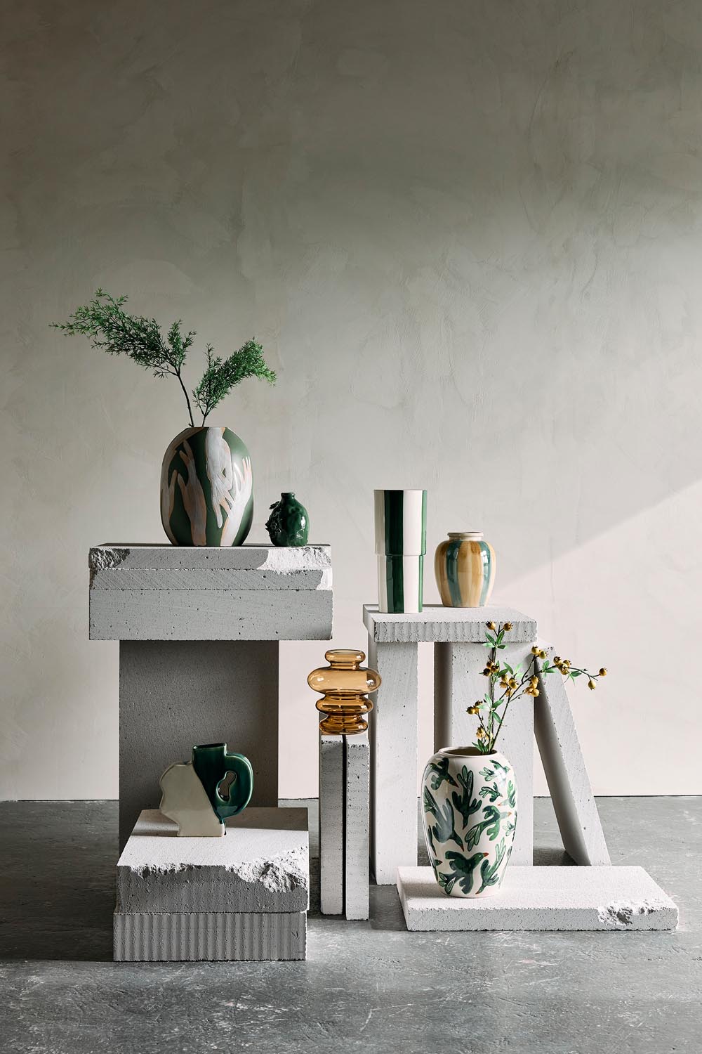 Floki Vase, Grün, Steingut in Green präsentiert im Onlineshop von KAQTU Design AG. Vase ist von Bloomingville