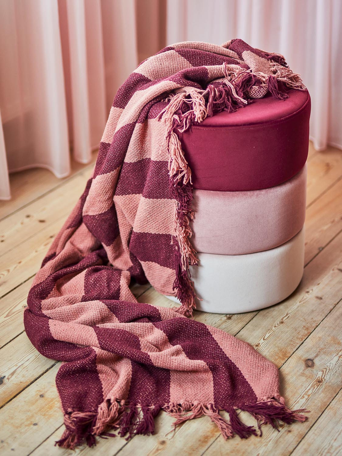Bilbao Pouf, Bunt, Polyester in Multi präsentiert im Onlineshop von KAQTU Design AG. Pouf ist von Bloomingville