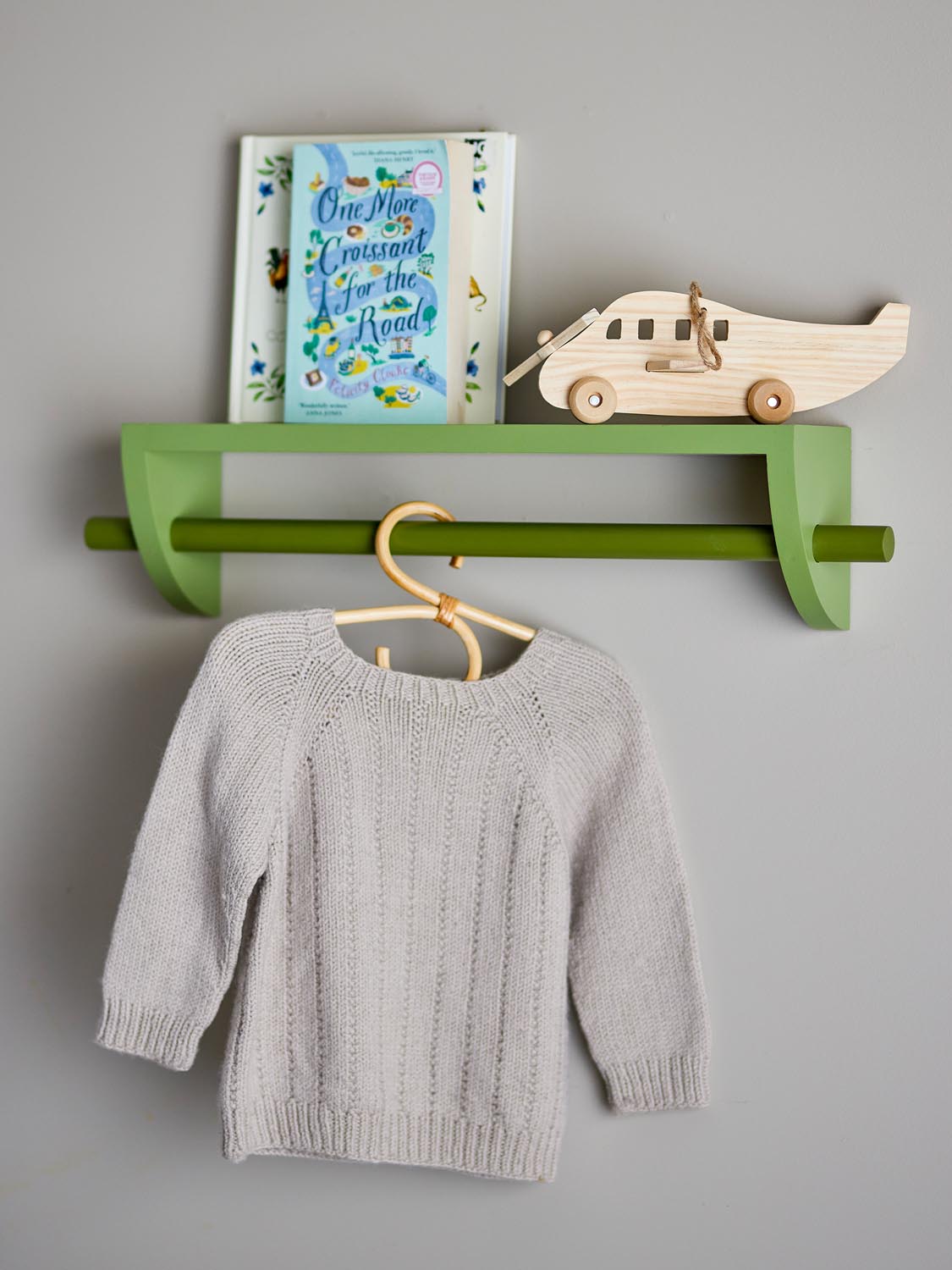Mingus Regal, Grün, Paulownia in Green präsentiert im Onlineshop von KAQTU Design AG. Wandregal ist von Bloomingville Mini