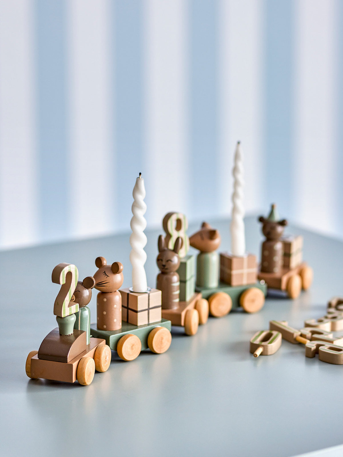 Junaid Geburtstagsdekoration, Braun, FSC®100%, MDF in Brown präsentiert im Onlineshop von KAQTU Design AG. Kunstgegenstände ist von Bloomingville Mini