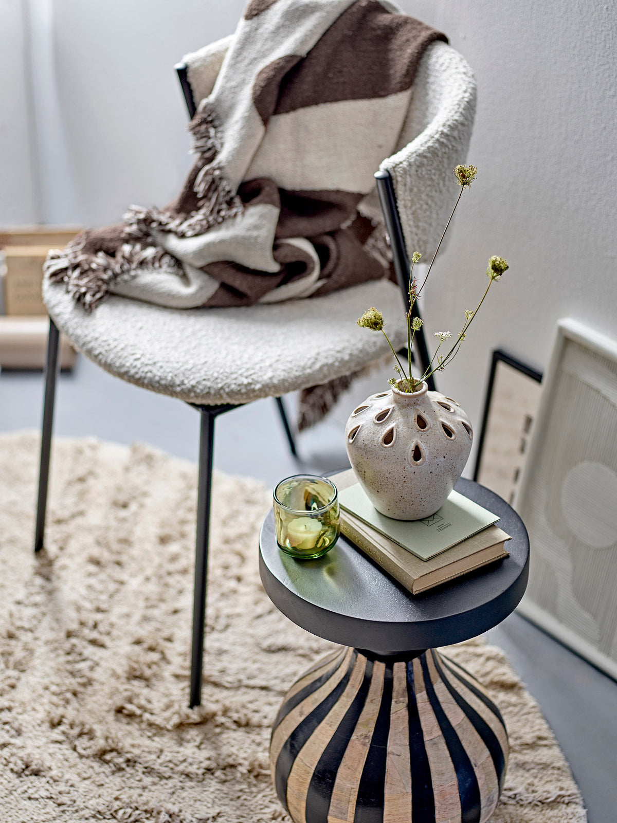 Marlo Esszimmerstuhl, Weiss, Polyester in Weiss präsentiert im Onlineshop von KAQTU Design AG. Stuhl ist von Bloomingville