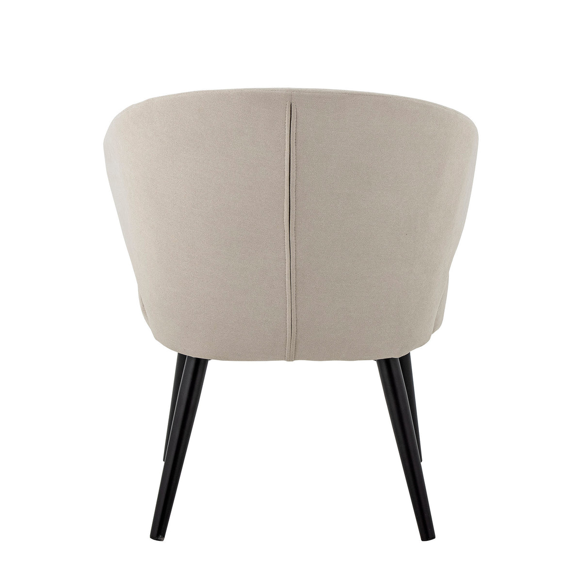 Loon Loungesessel in Beige von Creative Collection mit gepolstertem Polyesterbezug, geschwungener Rückenlehne und schwarzen Metallbeinen im Boho Chic Stil.