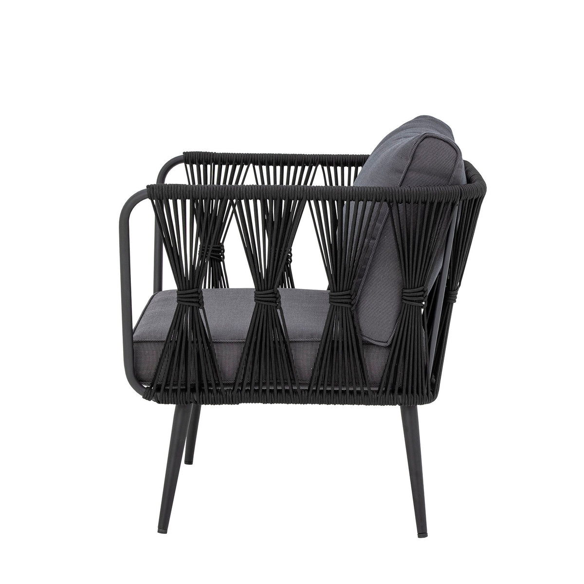 Pavone Loungesessel, Schwarz, Metall in Black präsentiert im Onlineshop von KAQTU Design AG. Outdoor-Sessel mit Armlehnen ist von Bloomingville