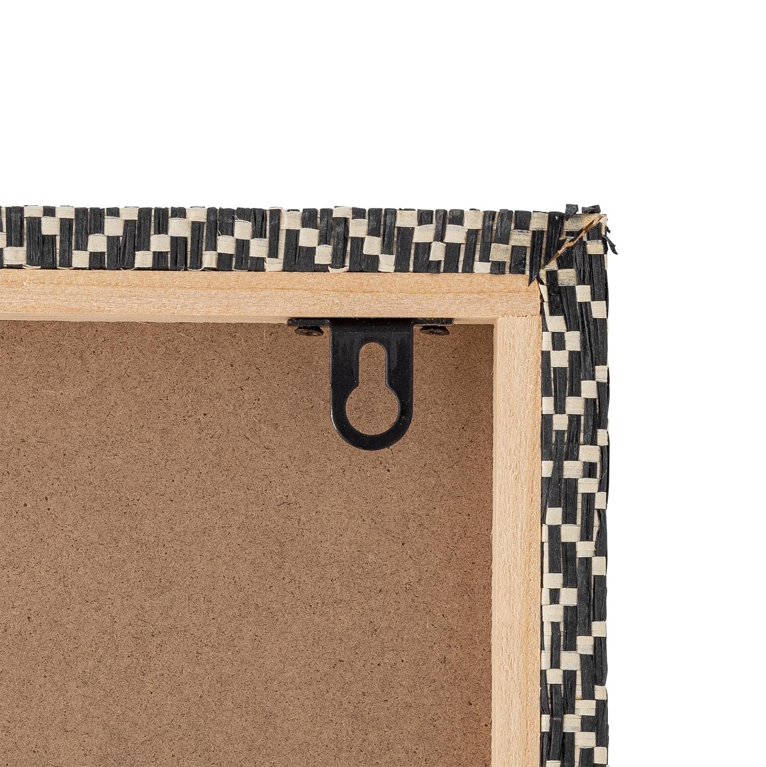 Die Rivalta Pinnwand von Bloomingville aus schwarzem MDF vereint modernes Design mit praktischer Nutzung – perfekt für stilvolle Organisation im Büro!