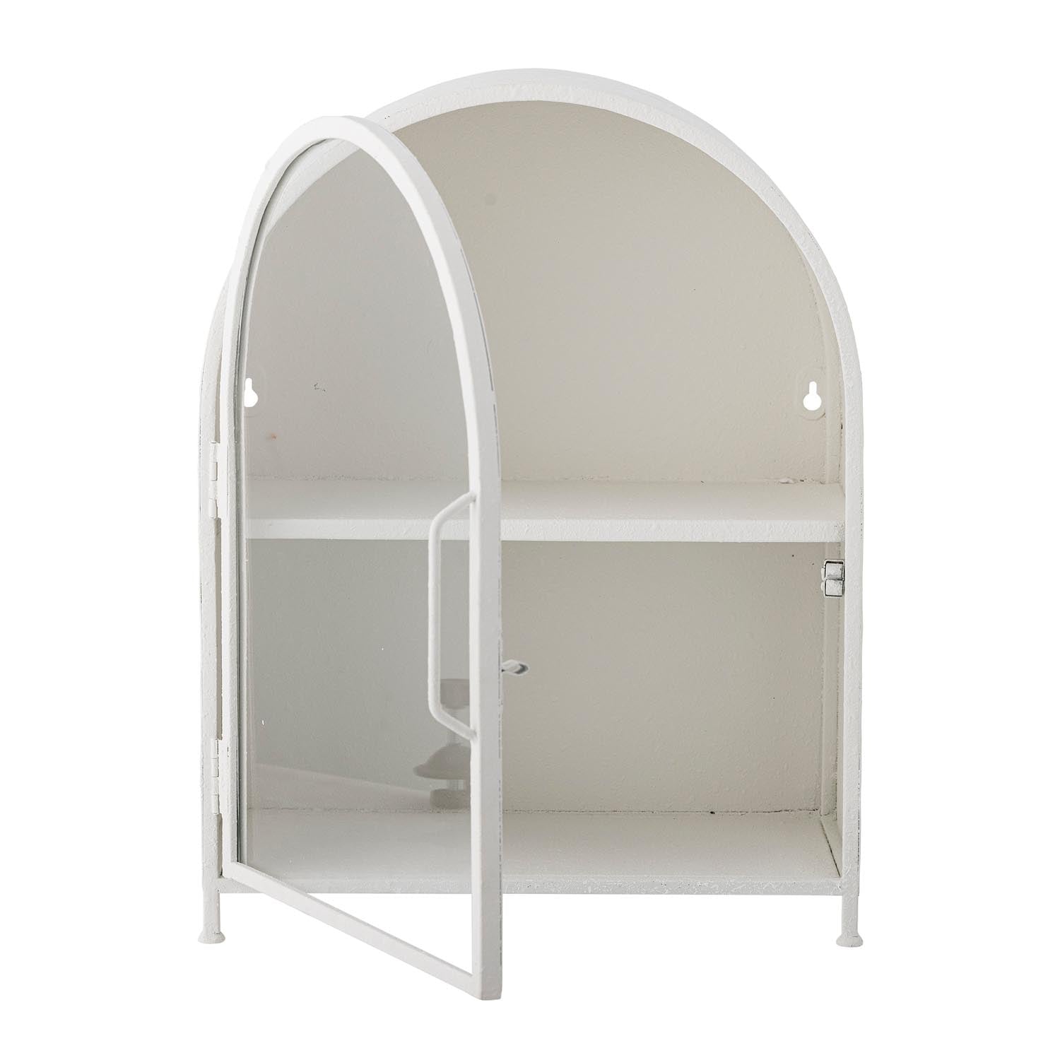 Entdecken Sie das Soria Kabinett von Bloomingville: Elegantes, weiß lackiertes Metall, abgerundete Formen und vielseitige Einsatzmöglichkeiten für Ihr Zuhause.