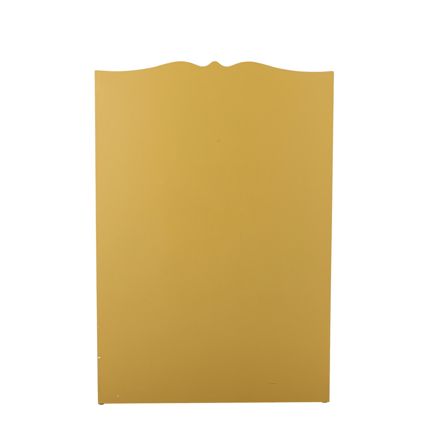 Verleihen Sie Ihrem Zuhause mit dem Libby Kabinett in Gelb von Creative Collection einen Hauch von Vintage-Charme und praktischer Eleganz.