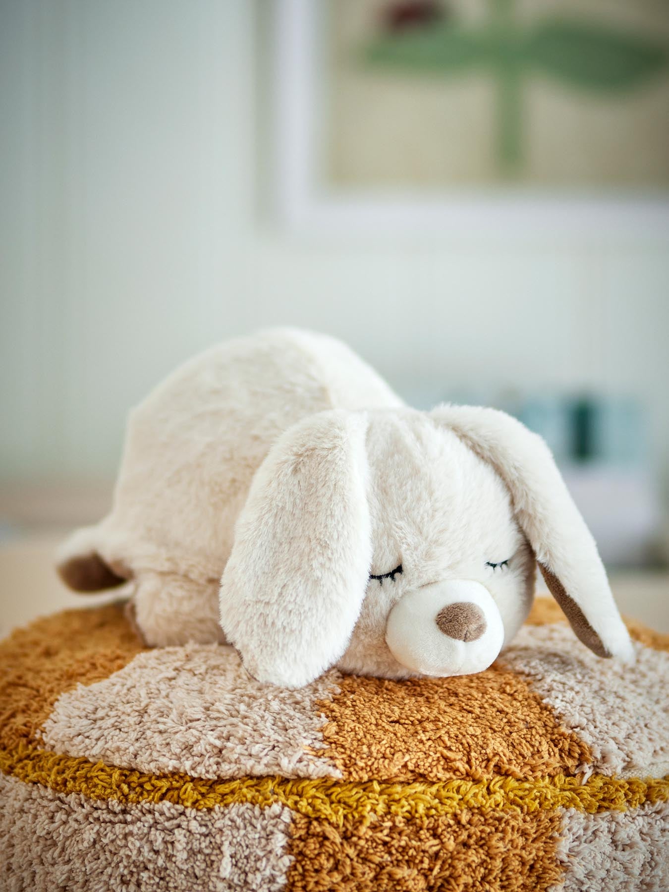 Das Berta Plüschtier von Bloomingville Mini vereint einen süßen Hasen und einen braunen Bären in einem kuscheligen Design – ideal für Kinder!