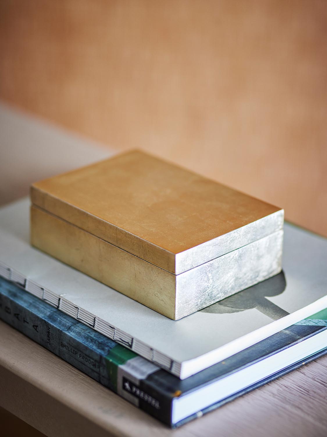 Nenon Box mit Deckel, Gold, FSC®100%, MDF in Gold präsentiert im Onlineshop von KAQTU Design AG. Aufbewahrungsbox ist von Bloomingville