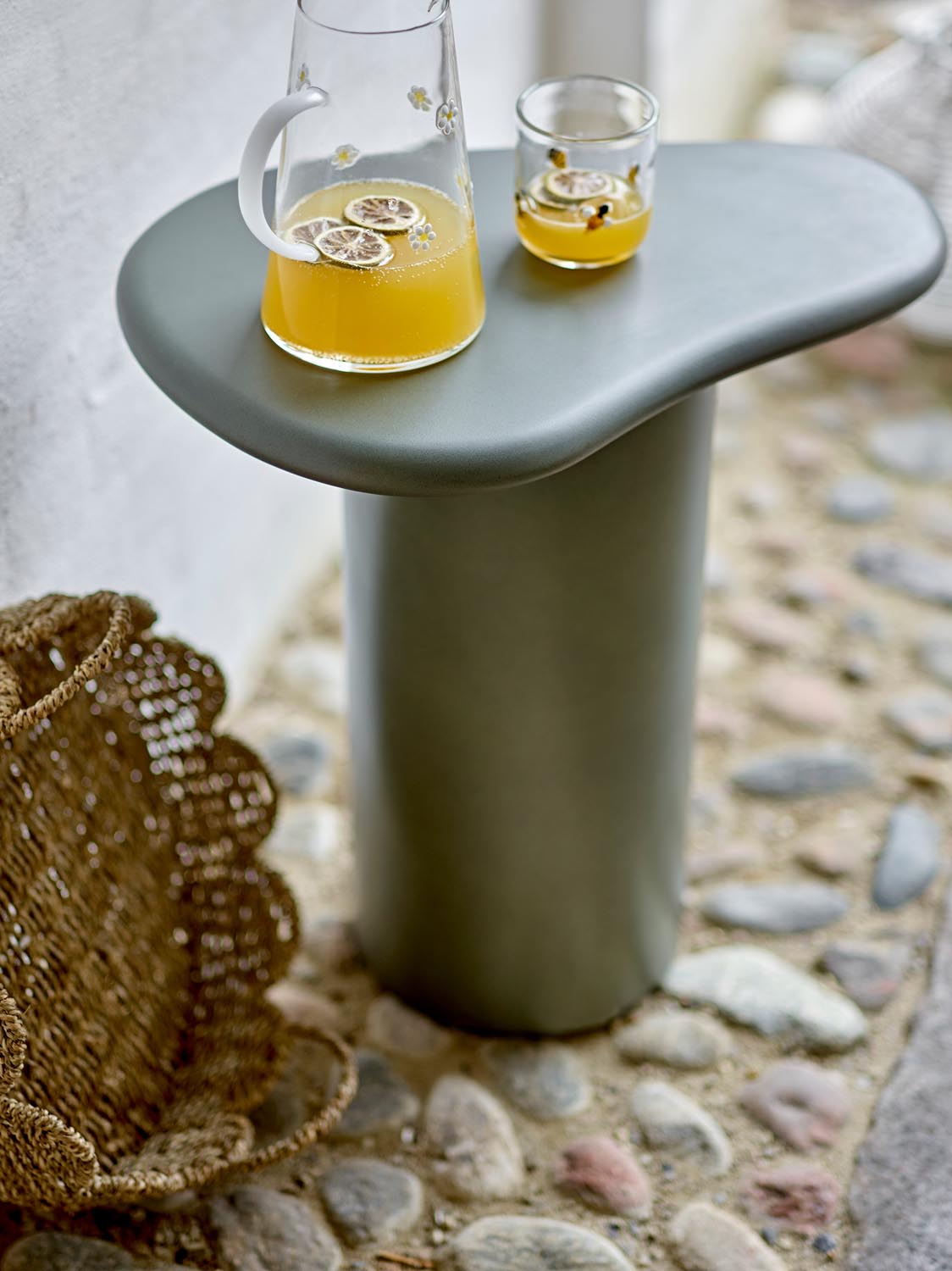 Marcey Beistelltisch, Grau, Fibercement in Grey präsentiert im Onlineshop von KAQTU Design AG. Standregal ist von Bloomingville