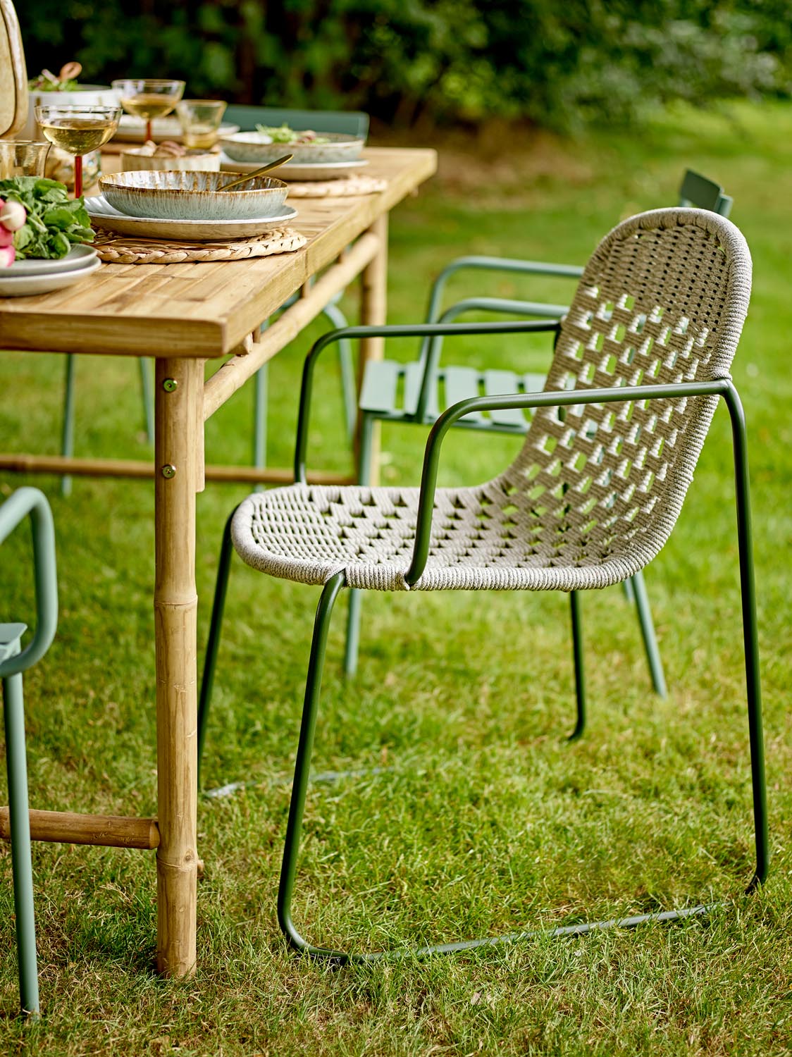 Calana Esszimmerstuhl, Grün, Metall in Green präsentiert im Onlineshop von KAQTU Design AG. Stuhl ist von Bloomingville