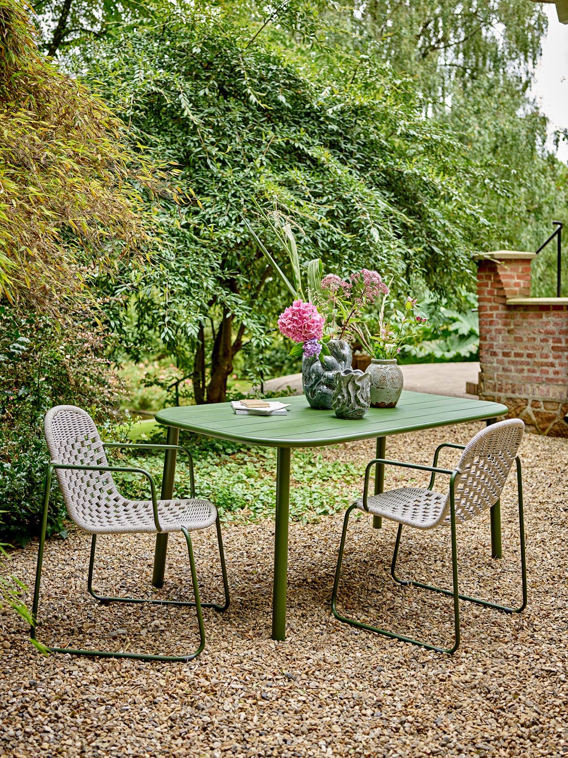 Calana Esstisch, Grün, Metall in Green präsentiert im Onlineshop von KAQTU Design AG. Esstisch ist von Bloomingville