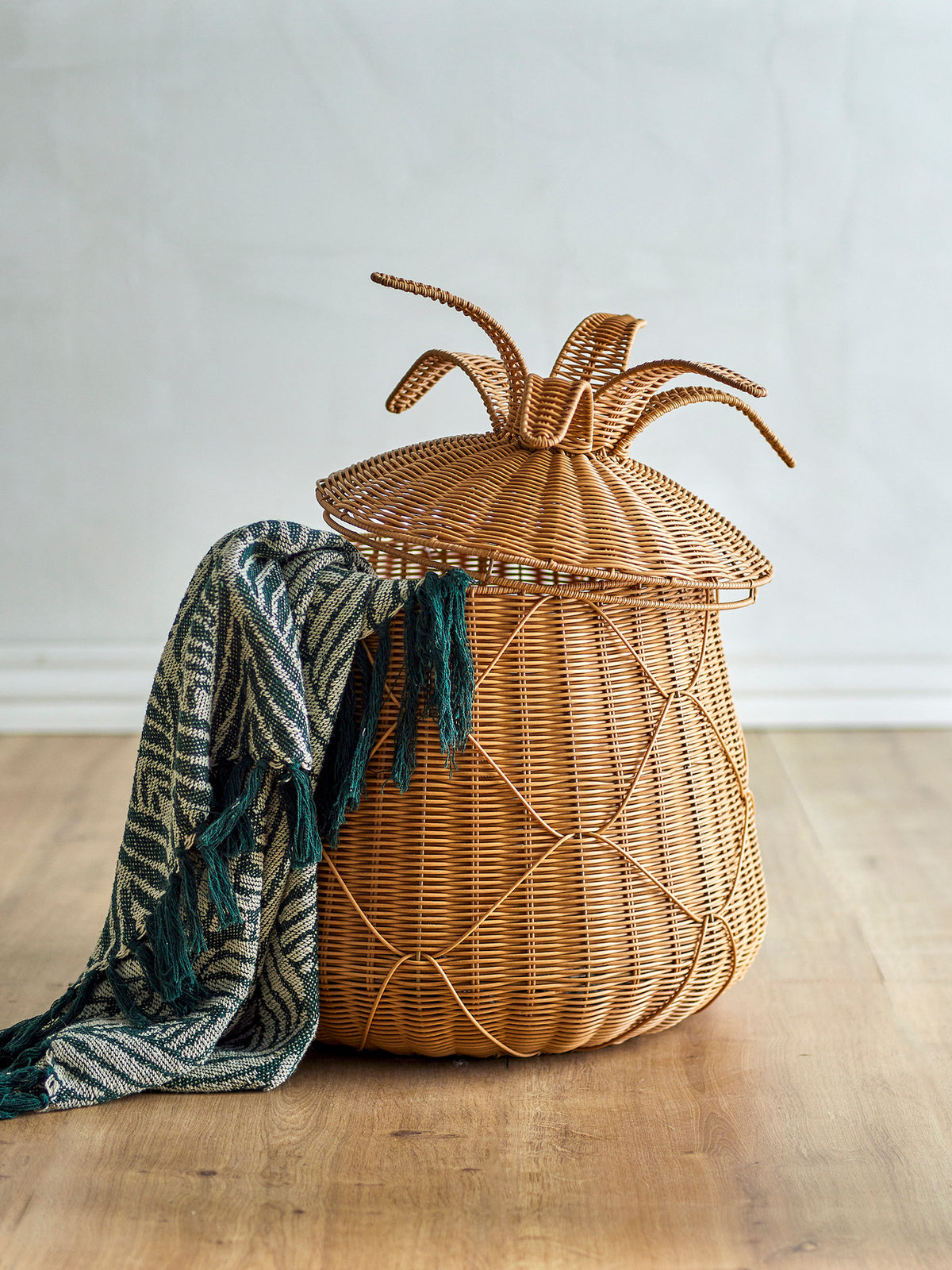 Anann Korb mit Deckel, Natur, Polyrattan in Nature präsentiert im Onlineshop von KAQTU Design AG. Aufbewahrungskorb ist von Bloomingville