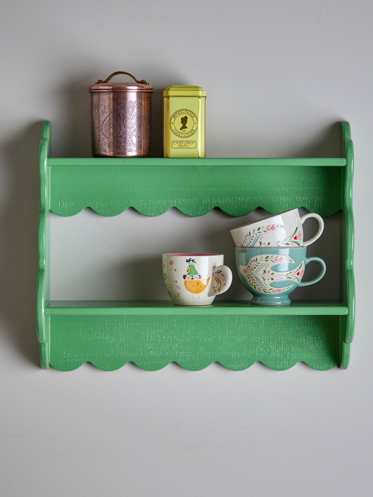Salla Regal, Grün, Tannenholz in Green präsentiert im Onlineshop von KAQTU Design AG. Wandregal ist von Creative Collection