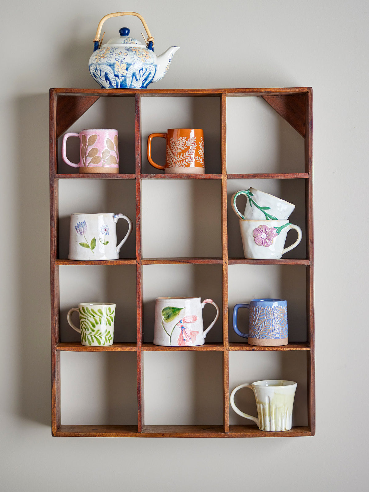 Tilo Regal, Braun, Recyceltes Holz in Brown präsentiert im Onlineshop von KAQTU Design AG. Wandregal ist von Creative Collection