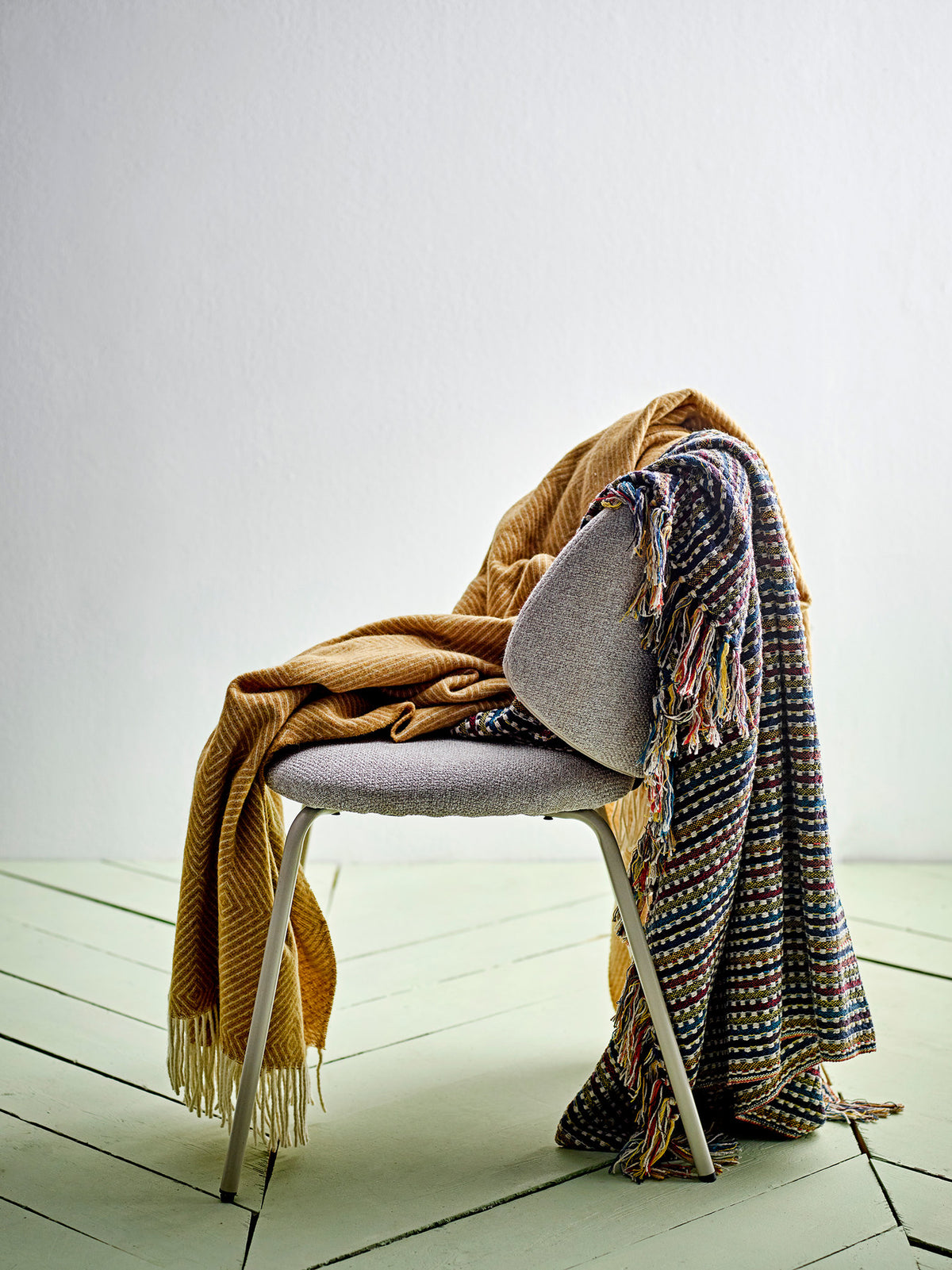 Blaue Lazzario Wolldecke von Bloomingville mit geflochtener Oberfläche und gestreiftem Muster, Mischgewebe, 160x130 cm, Boho-Chic Stil