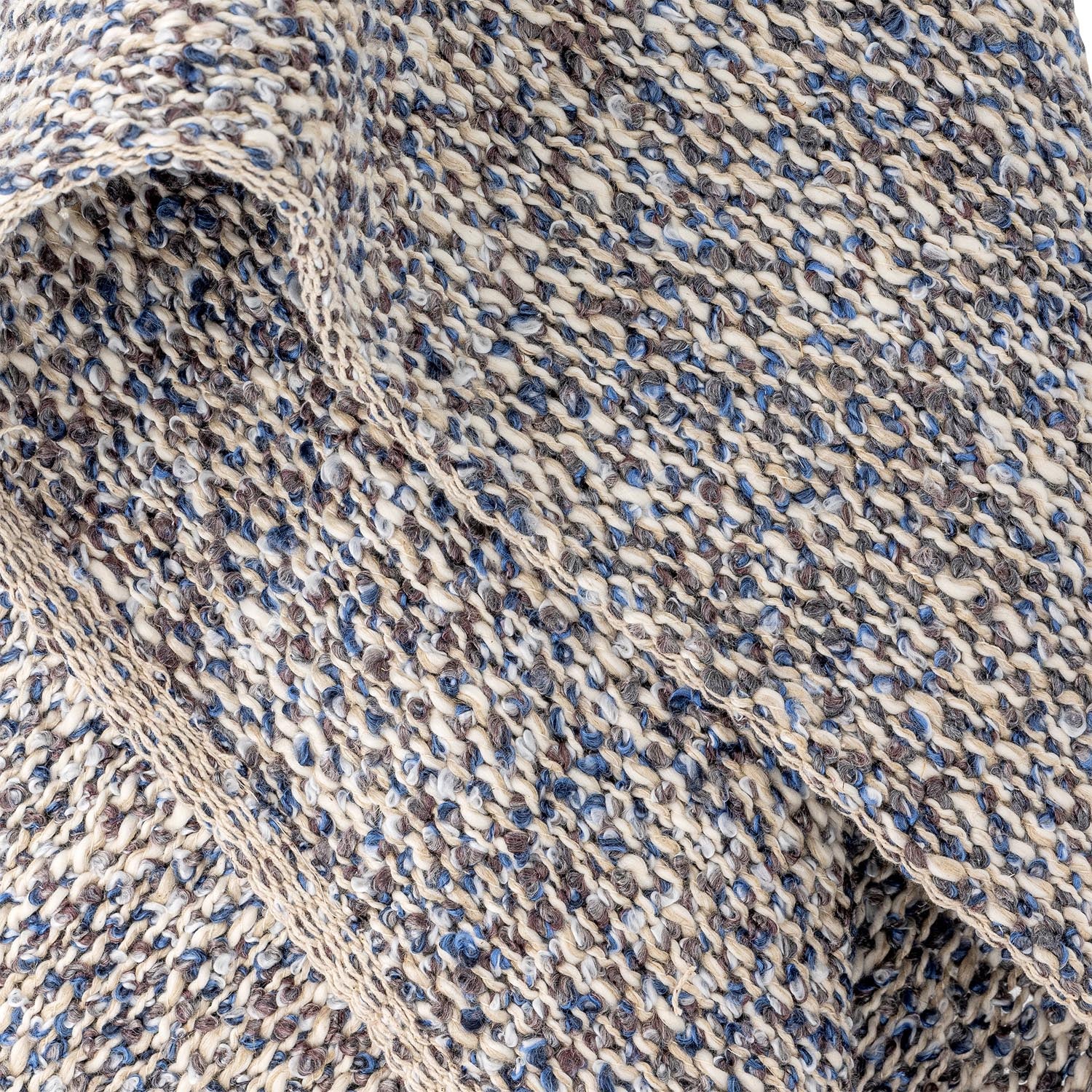 Verleihen Sie Ihrem Zuhause mit der Ocean Decke von Creative Collection in Blau einen eleganten Akzent. Aus recycelter Baumwolle, ideal für jeden Raum.