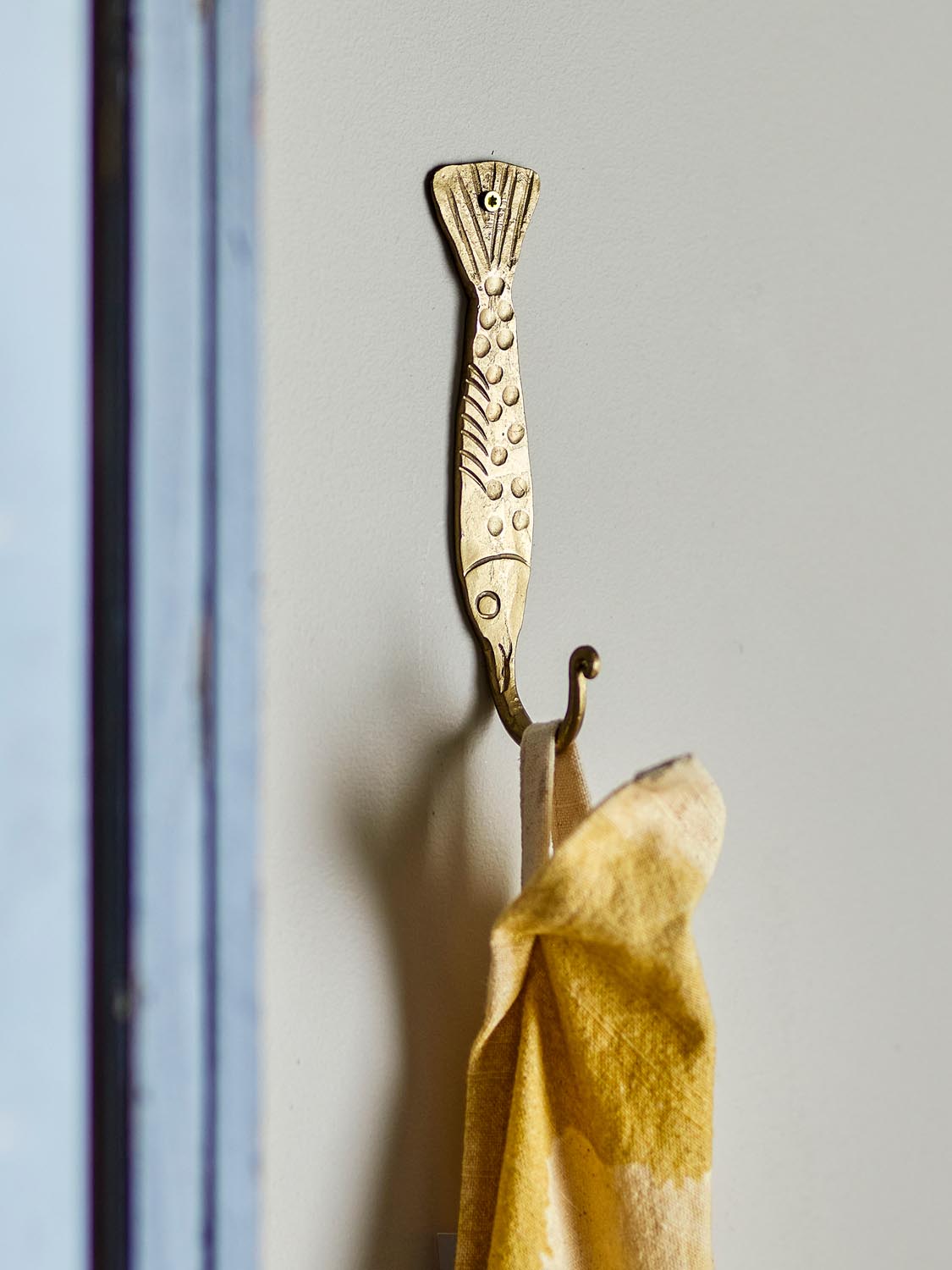 Chalix Haken, Brass, Metall in Brass präsentiert im Onlineshop von KAQTU Design AG. Kleiderbügel ist von Creative Collection