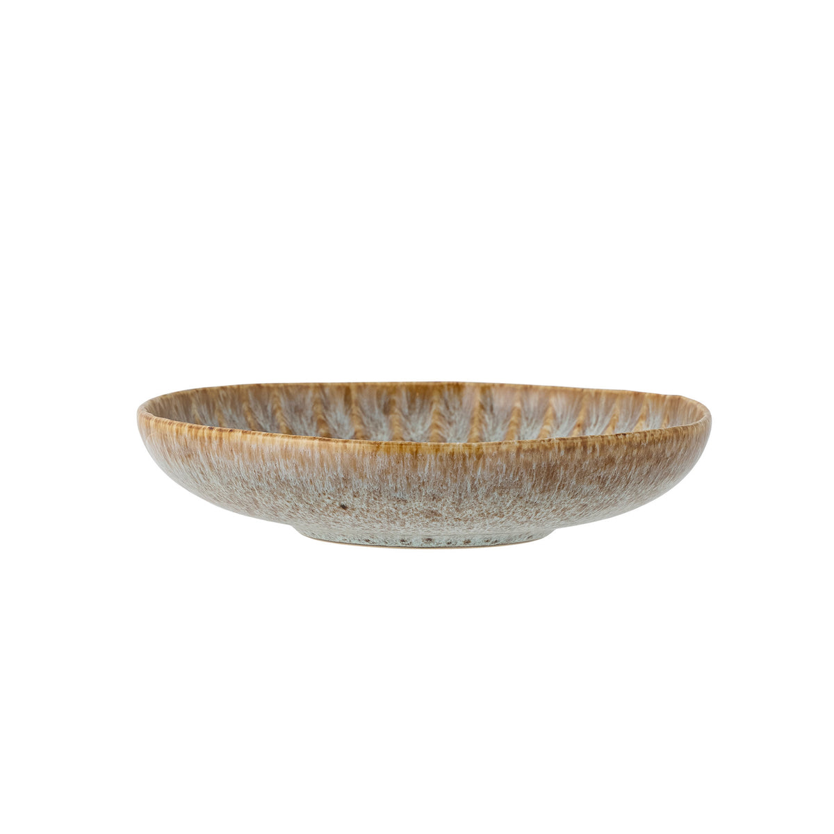 Tiefer Teller in Beige aus Steingut mit reaktiver Glasur, runde Form, Serie Fleur von Creative Collection, auf hellem Hintergrund fotografiert.