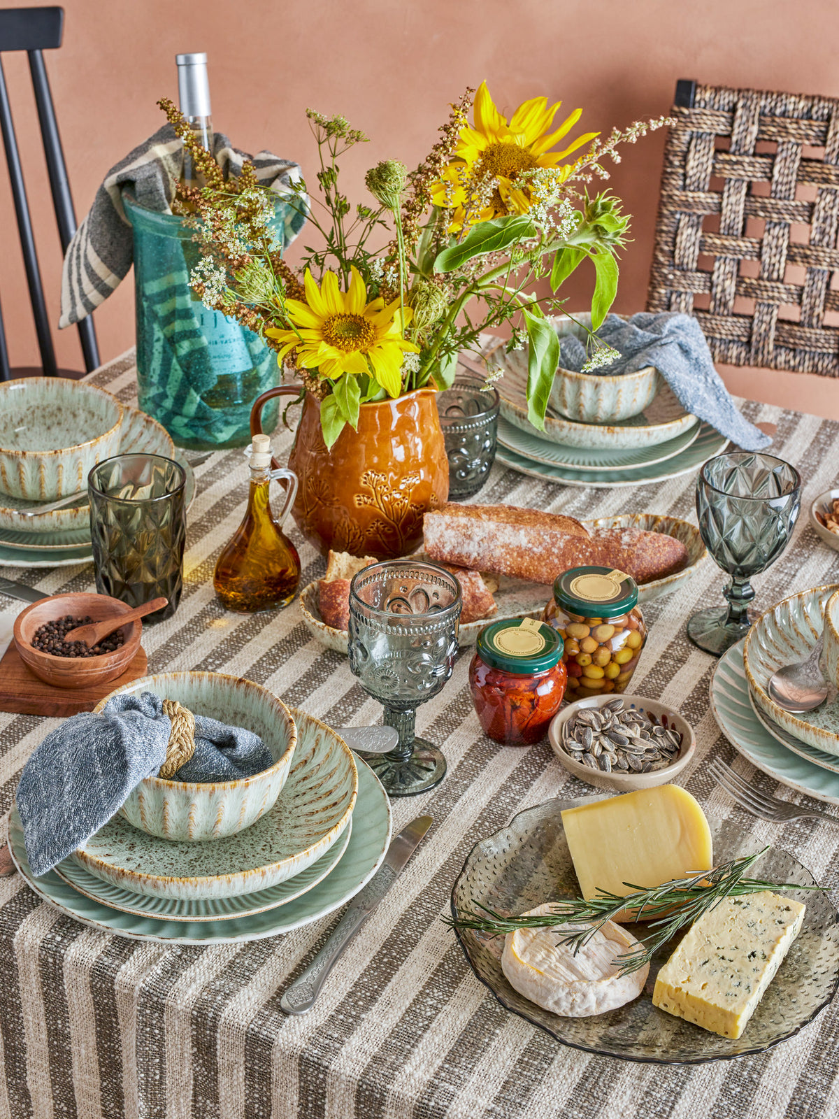 Beige Servierplatte Fleur von Creative Collection aus Steingut mit glasierter Oberfläche