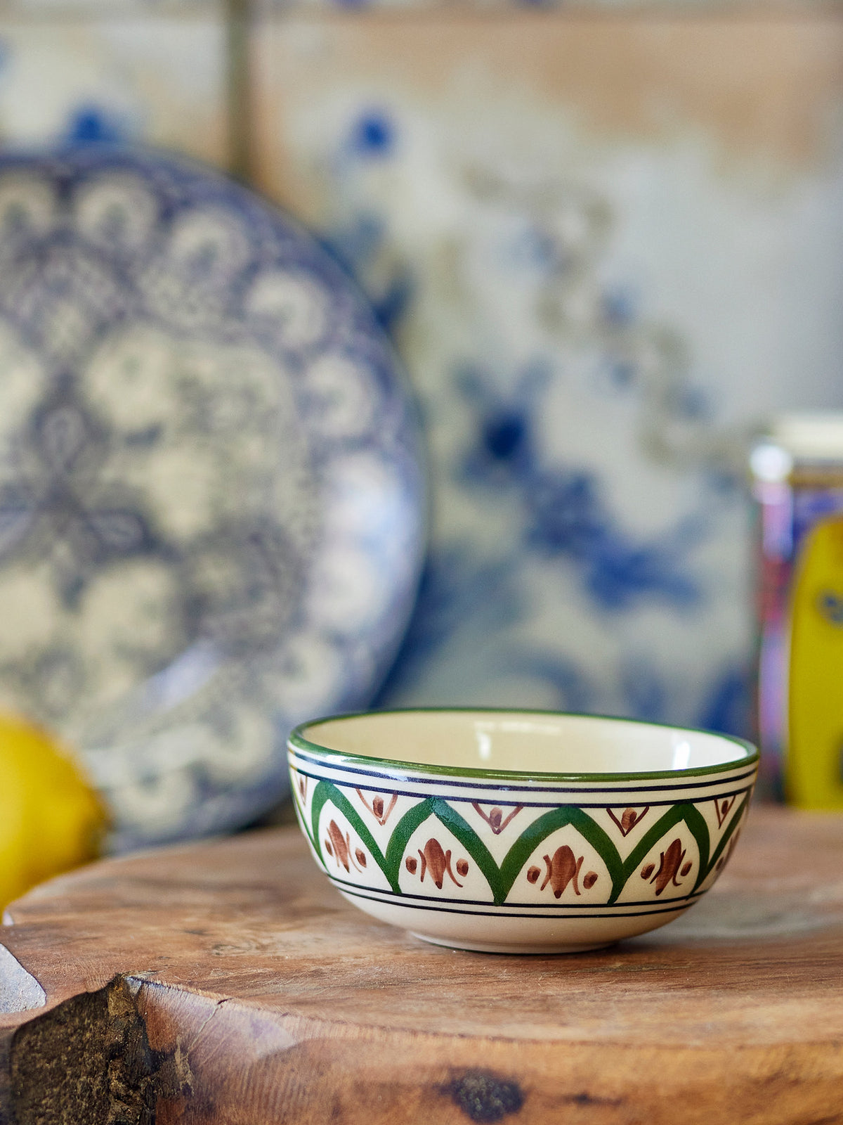 Karlie Schale, Grün, Steingut in Grün präsentiert im Onlineshop von KAQTU Design AG. Schale ist von Creative Collection