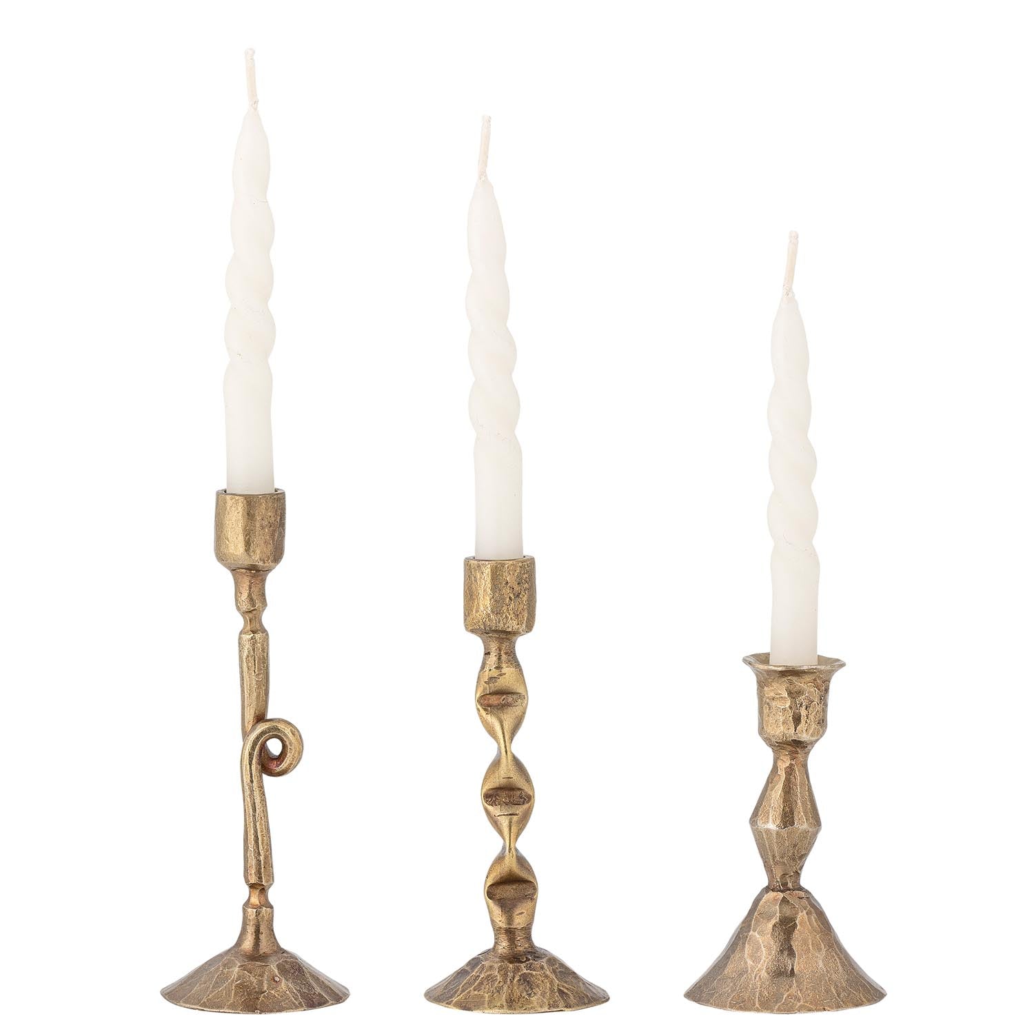 Verleihen Sie Ihrem Zuhause mit den Efsa Kerzenhaltern von Bloomingville einen Hauch von Eleganz. Dieses 3er-Set aus patiniertem Messingmetall ist ideal für stilvolle Akzente.