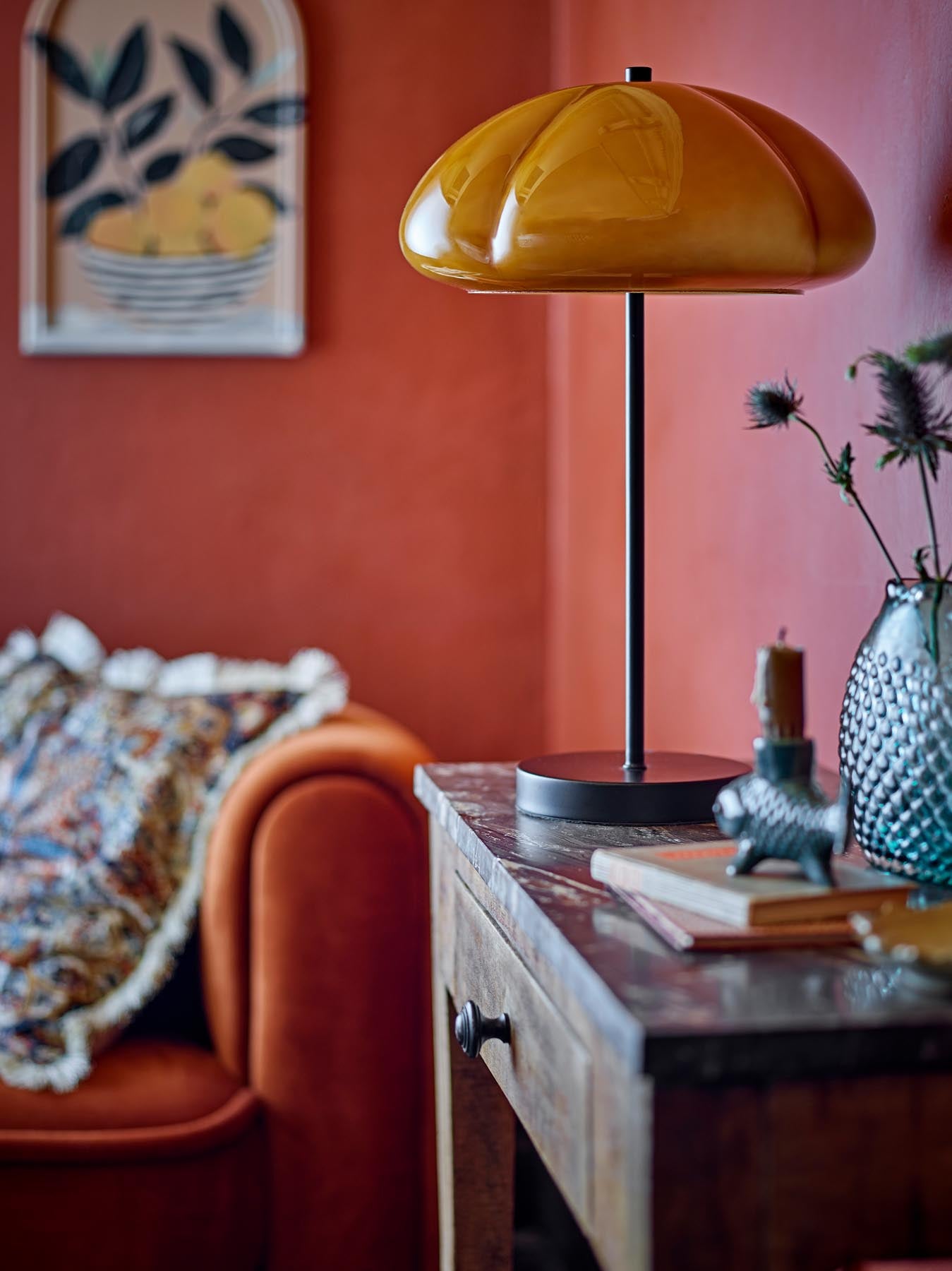 Die Kinoko Tischlampe in Gelb von Creative Collection ist ein elegantes Wohnaccessoire, das stilvolle Akzente setzt und für gemütliches Licht sorgt.