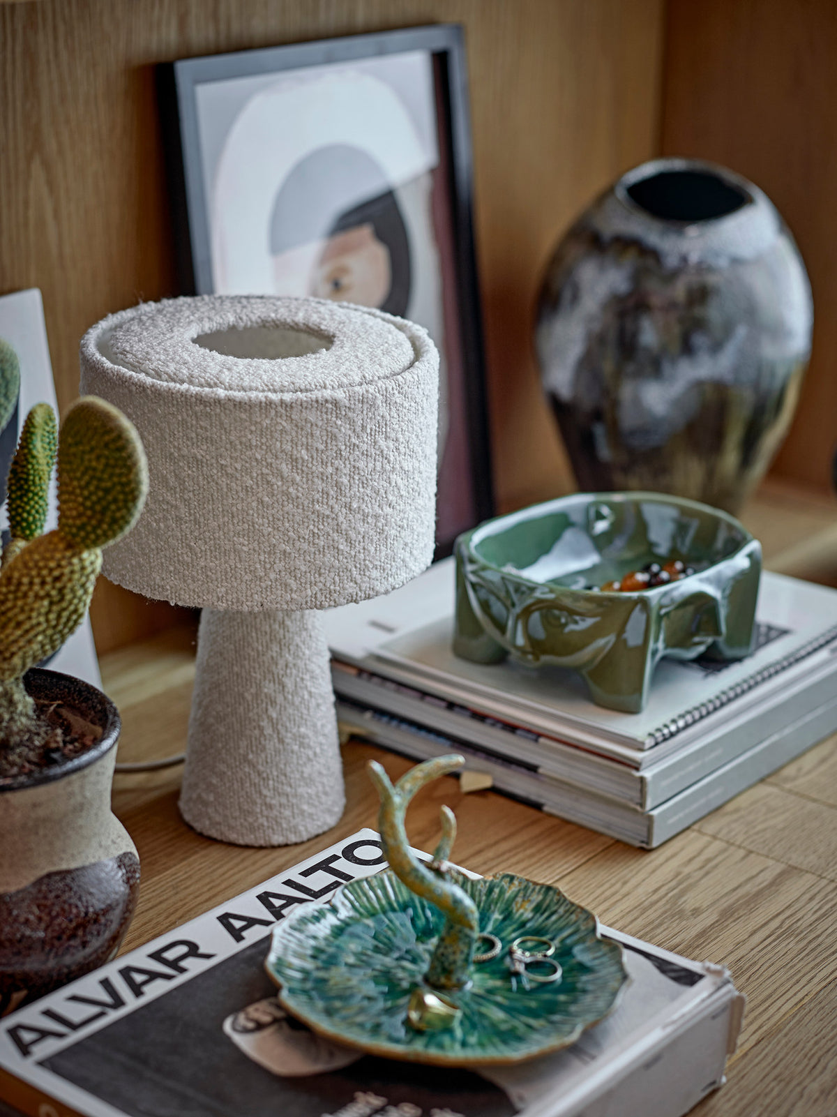 Emmie Tischlampe, Weiss, Polyester in Weiss präsentiert im Onlineshop von KAQTU Design AG. Tischleuchte ist von Bloomingville
