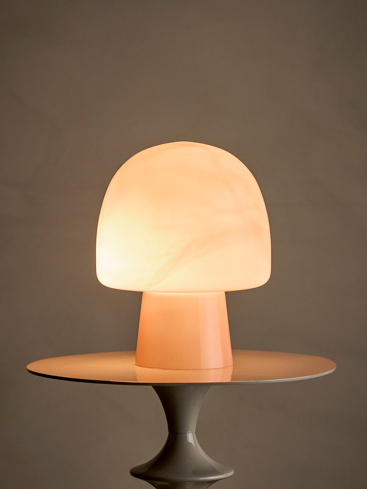 Paddy Tischlampe, Rose, Glas in Rose präsentiert im Onlineshop von KAQTU Design AG. Tischleuchte ist von Bloomingville