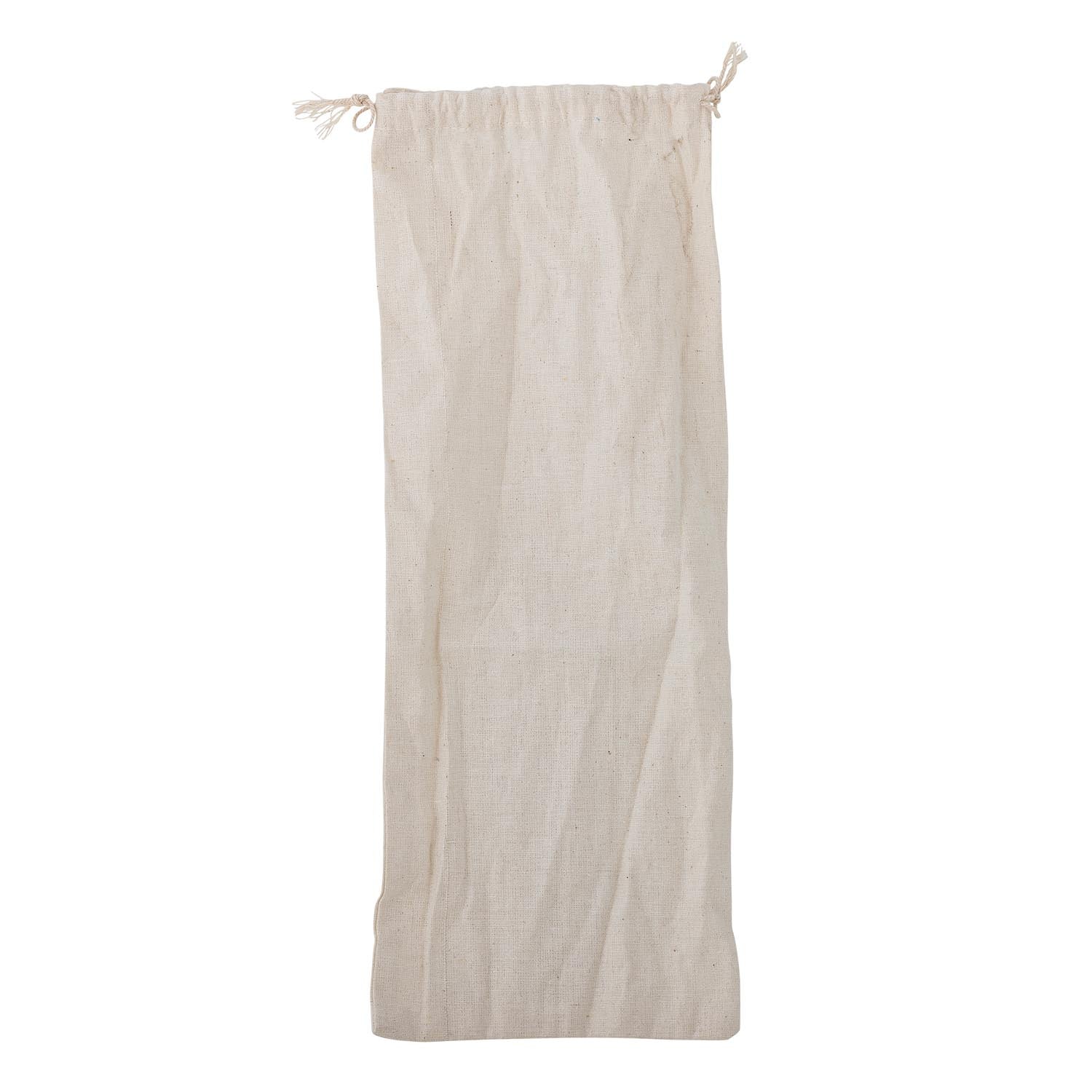 Verleihen Sie Ihrem Tisch mit dem gehämmerten Gaith Salatbesteck aus Messing von Bloomingville einen Hauch von Eleganz und Stil.