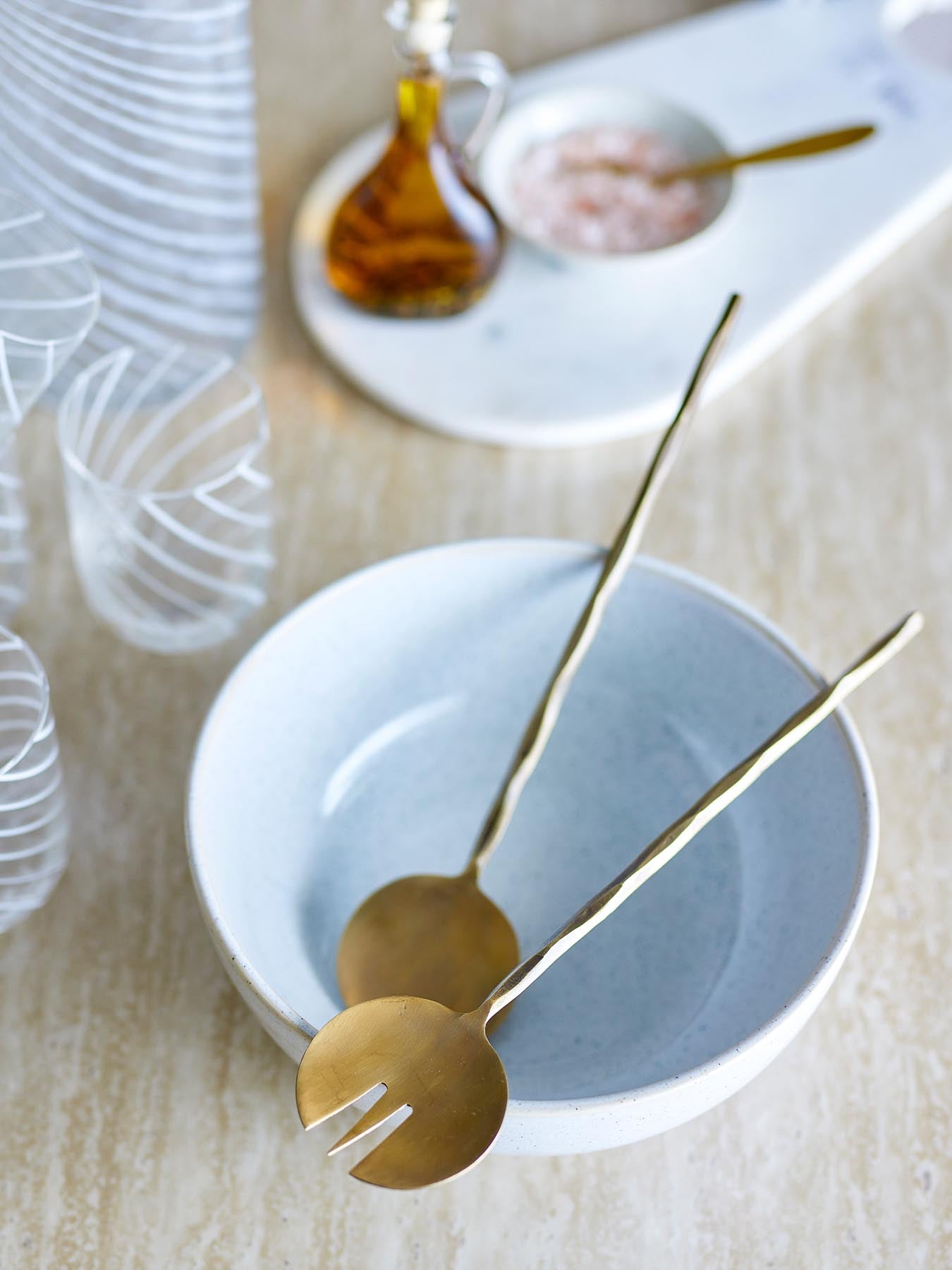 Entdecken Sie das elegante Gaith Salatbesteck aus Messing von Bloomingville – perfekt für stilvolle Tischdekoration und besondere Anlässe.