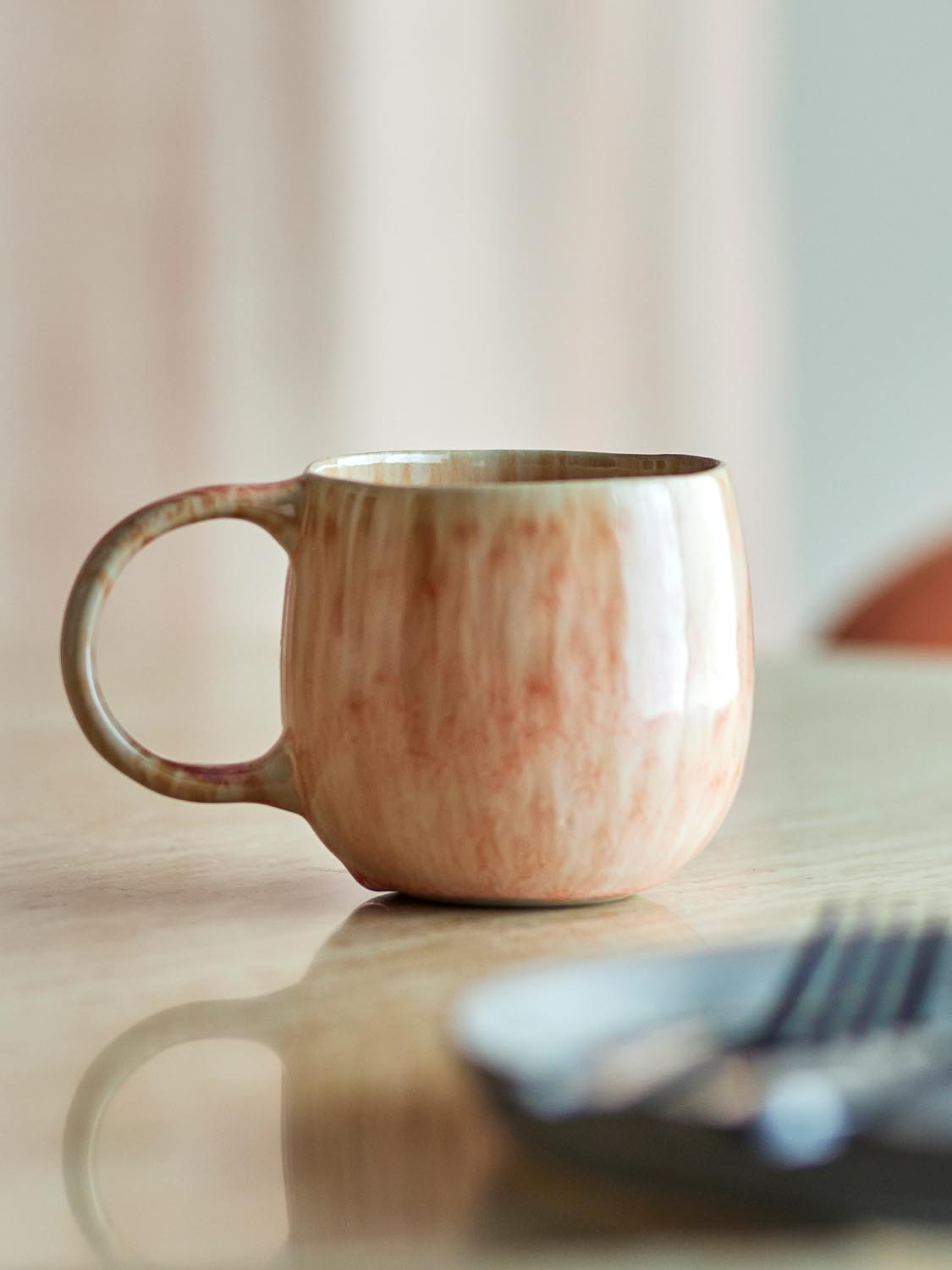 Roselyn Tasse, Rose, Steingut in Rose präsentiert im Onlineshop von KAQTU Design AG. Tasse ist von Bloomingville