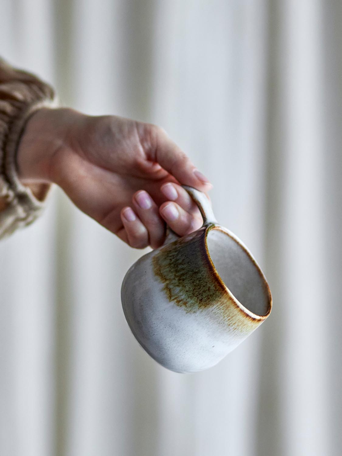 Jules Tasse, Grün, Steingut in Green präsentiert im Onlineshop von KAQTU Design AG. Tasse ist von Bloomingville