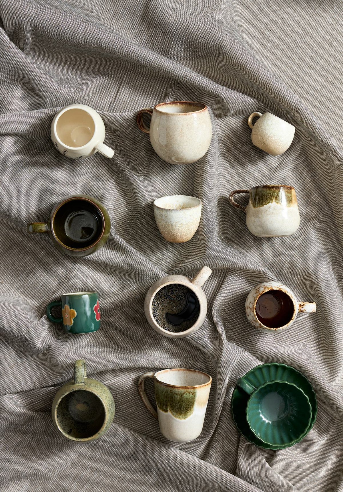 Jules Tasse, Grün, Steingut in Green präsentiert im Onlineshop von KAQTU Design AG. Tasse ist von Bloomingville
