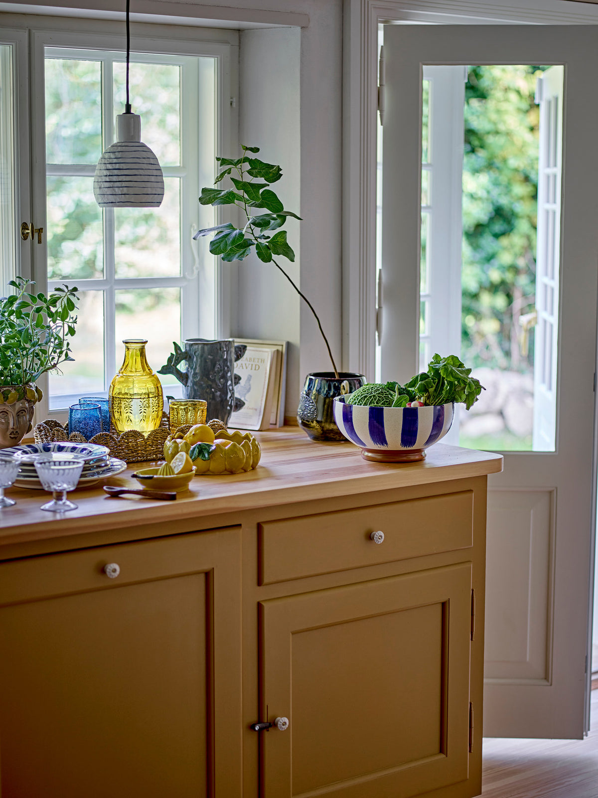 Elga Hängeleuchte, Weiss, Steingut in White präsentiert im Onlineshop von KAQTU Design AG. Pendelleuchte ist von Creative Collection