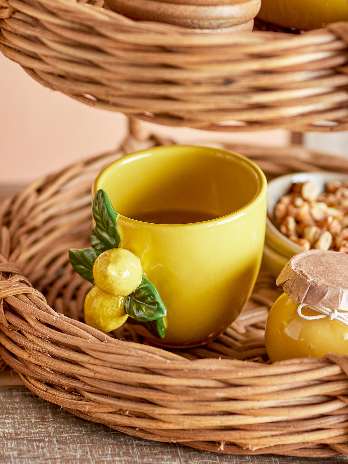 Limone Tasse, Gelb, Steingut in Yellow präsentiert im Onlineshop von KAQTU Design AG. Tasse ist von Creative Collection