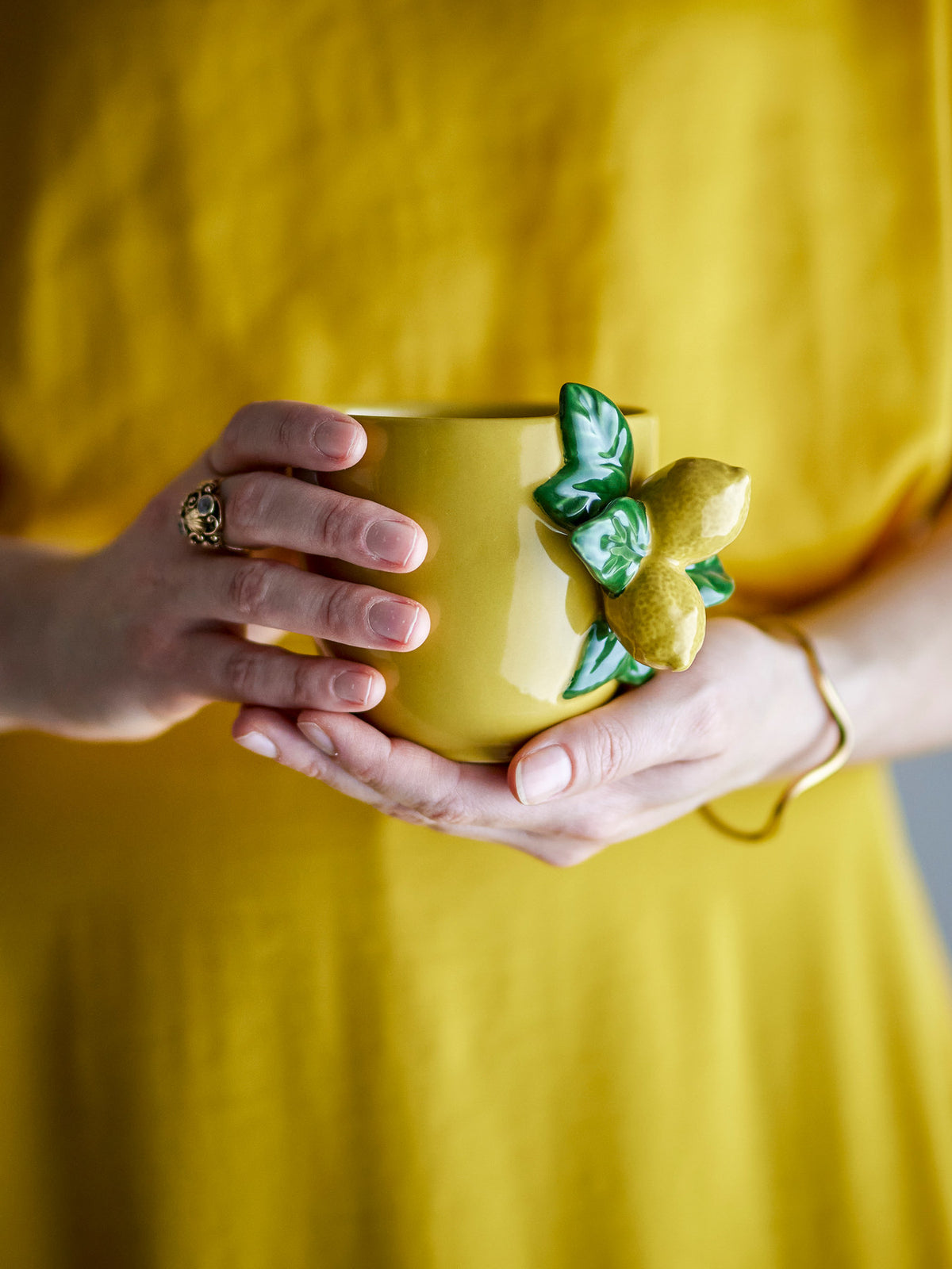 Limone Tasse, Gelb, Steingut in Yellow präsentiert im Onlineshop von KAQTU Design AG. Tasse ist von Creative Collection