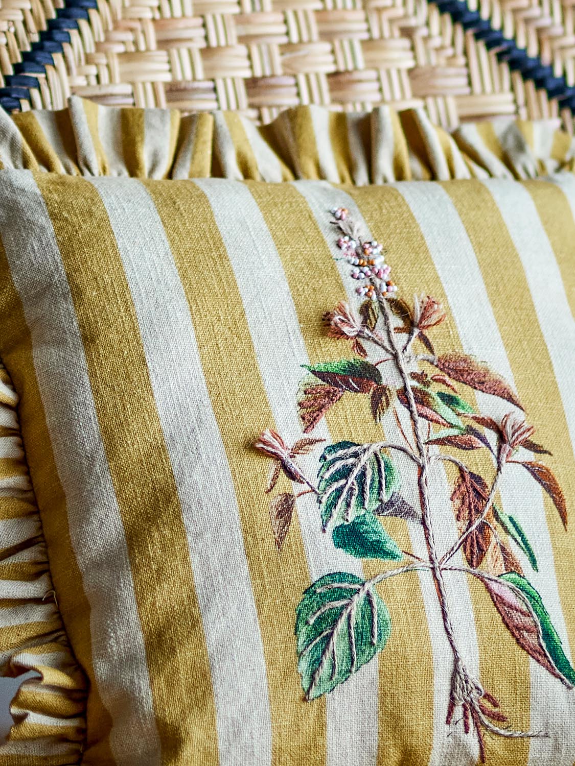 Camila Kissen, Gelb, Baumwolle in Yellow präsentiert im Onlineshop von KAQTU Design AG. Deko Kissenbezug ist von Creative Collection