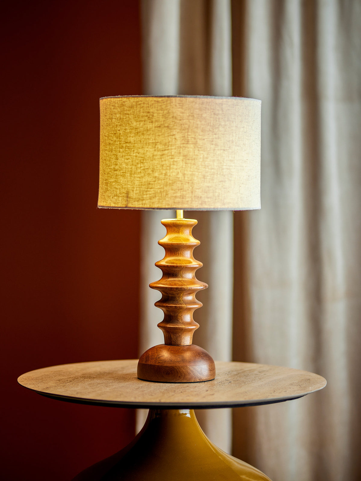 Elinora Tischlampe, Braun, Mango in Brown präsentiert im Onlineshop von KAQTU Design AG. Tischleuchte ist von Creative Collection