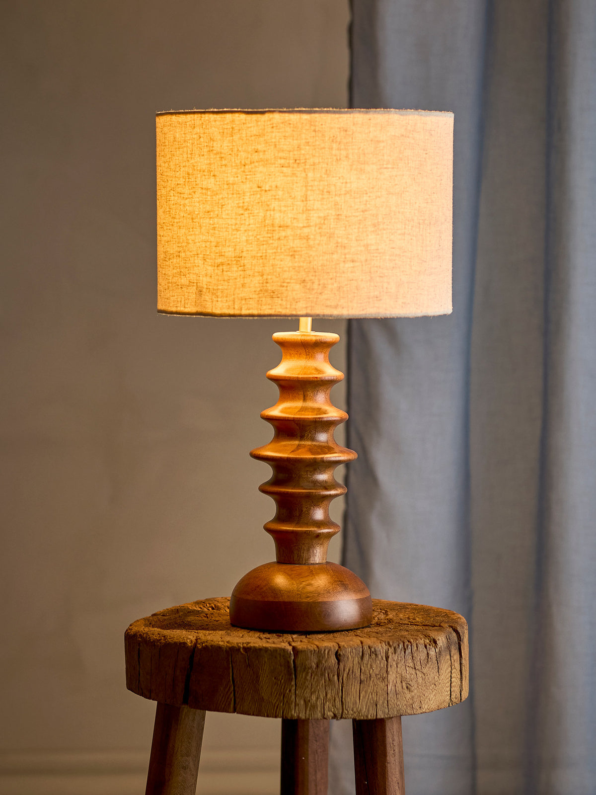 Elinora Tischlampe, Braun, Mango in Brown präsentiert im Onlineshop von KAQTU Design AG. Tischleuchte ist von Creative Collection